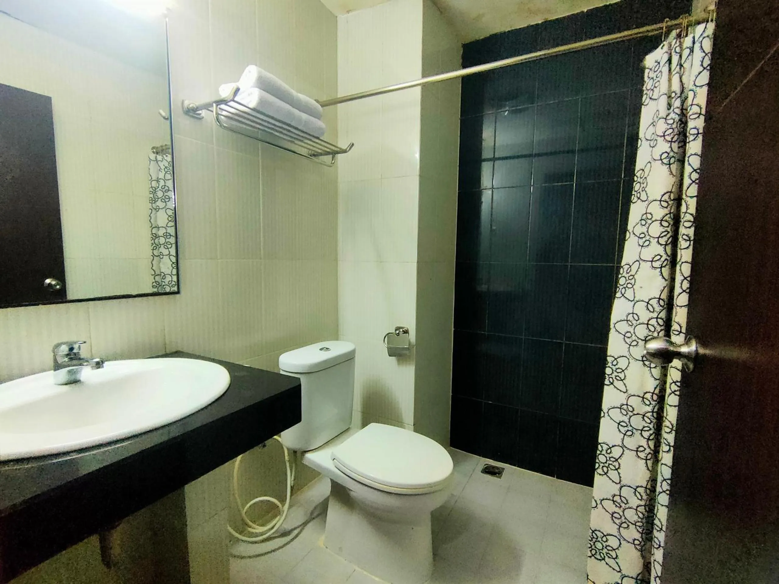 Bathroom in Hotel O Hasma Jaya Syariah