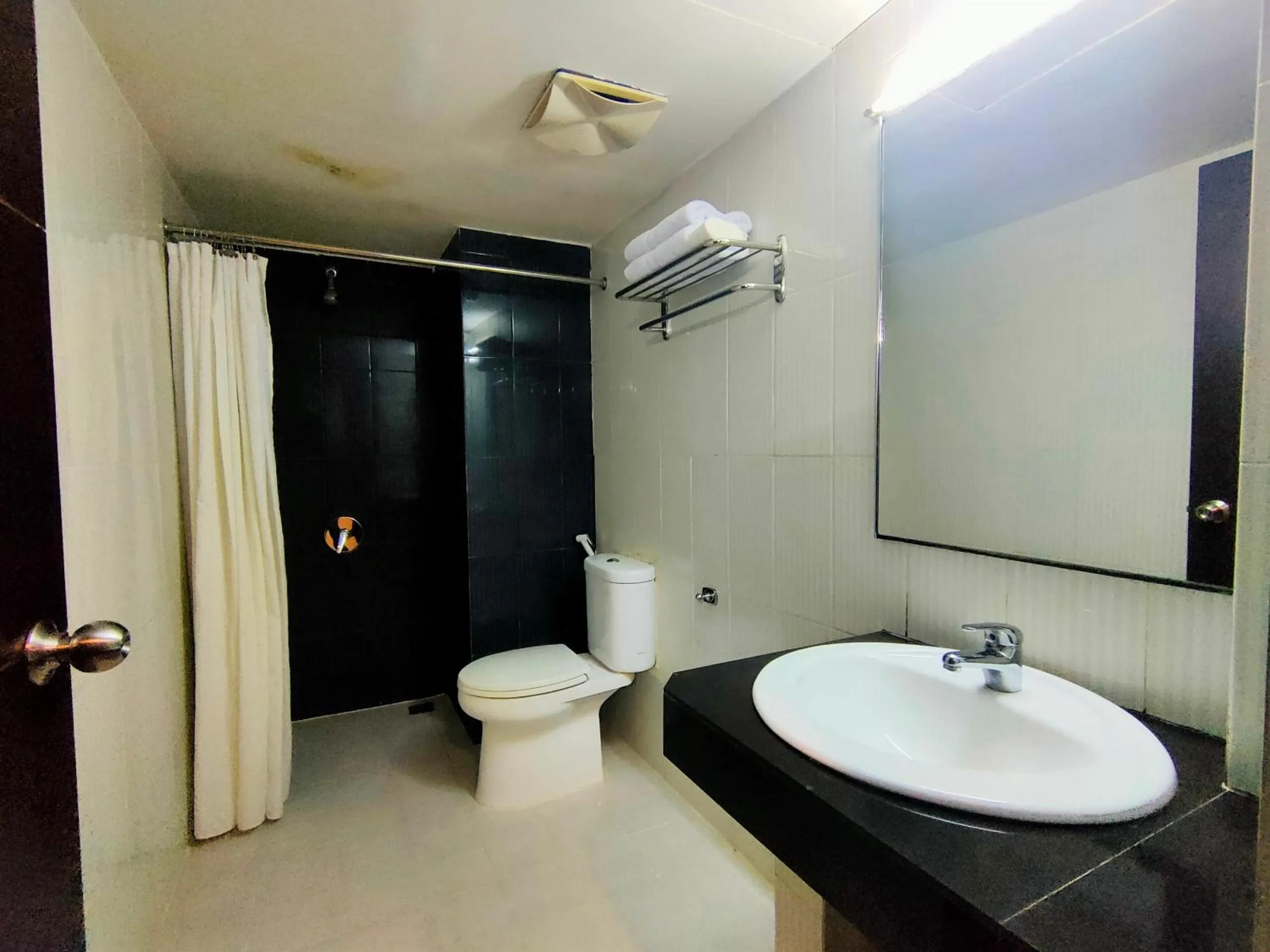 Bathroom in Hotel O Hasma Jaya Syariah