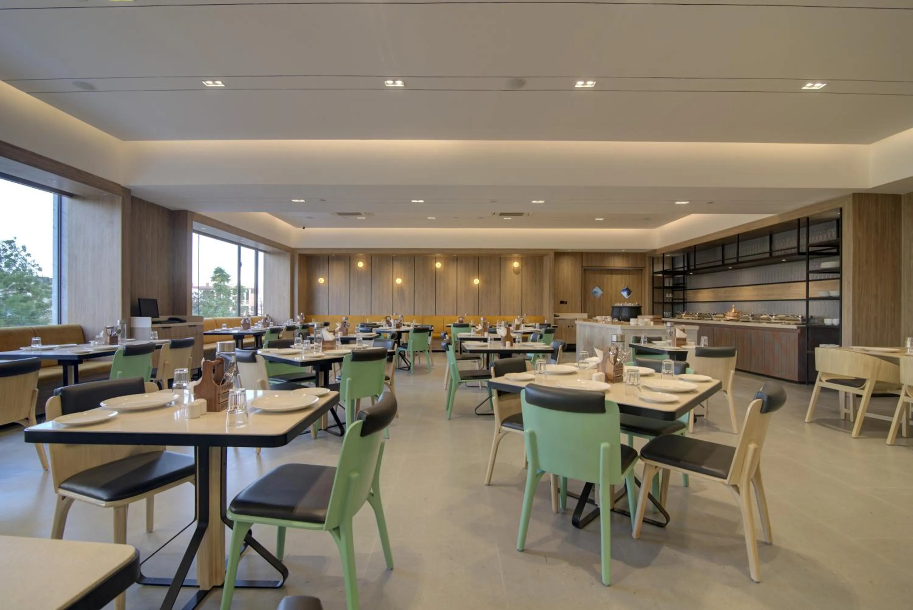 Restaurant/places to eat in 7 Apple Hotel Pratap Nagar, Jaipur