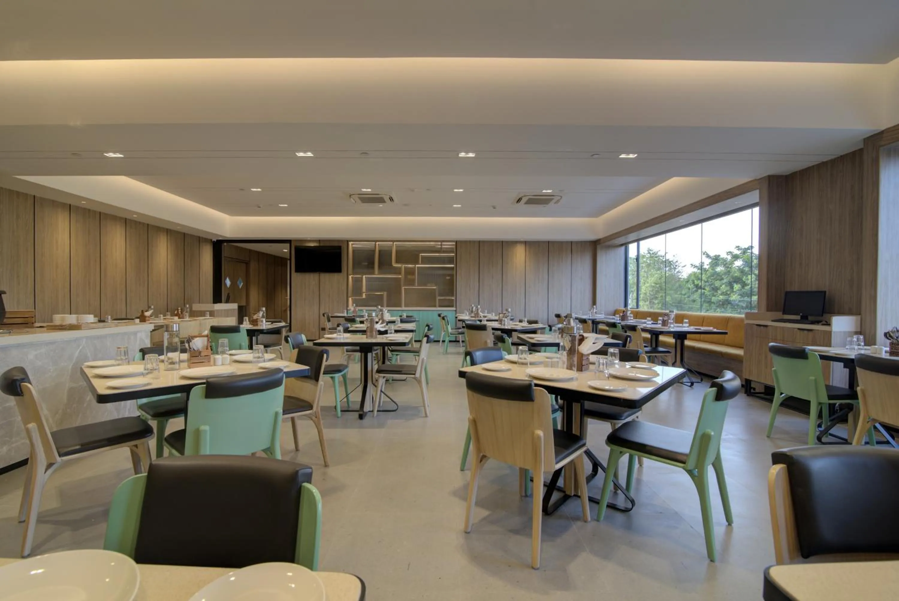 Restaurant/places to eat in 7 Apple Hotel Pratap Nagar, Jaipur