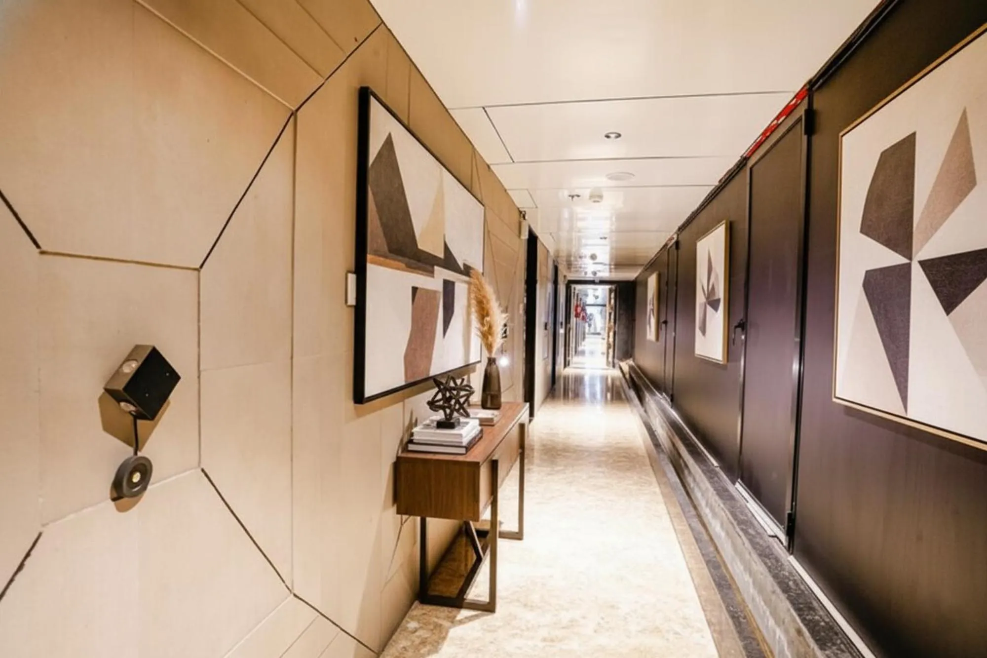 Lobby or reception in FabHotel Prime Welcome Palace - Inside Chandni Chowk Complex