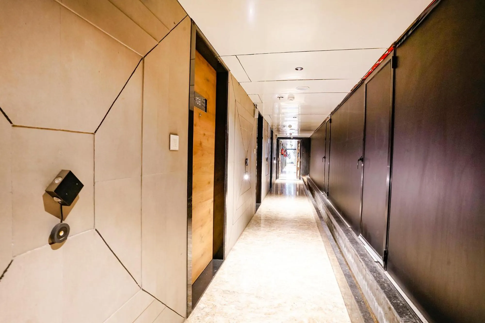 Lobby or reception in FabHotel Prime Welcome Palace - Inside Chandni Chowk Complex