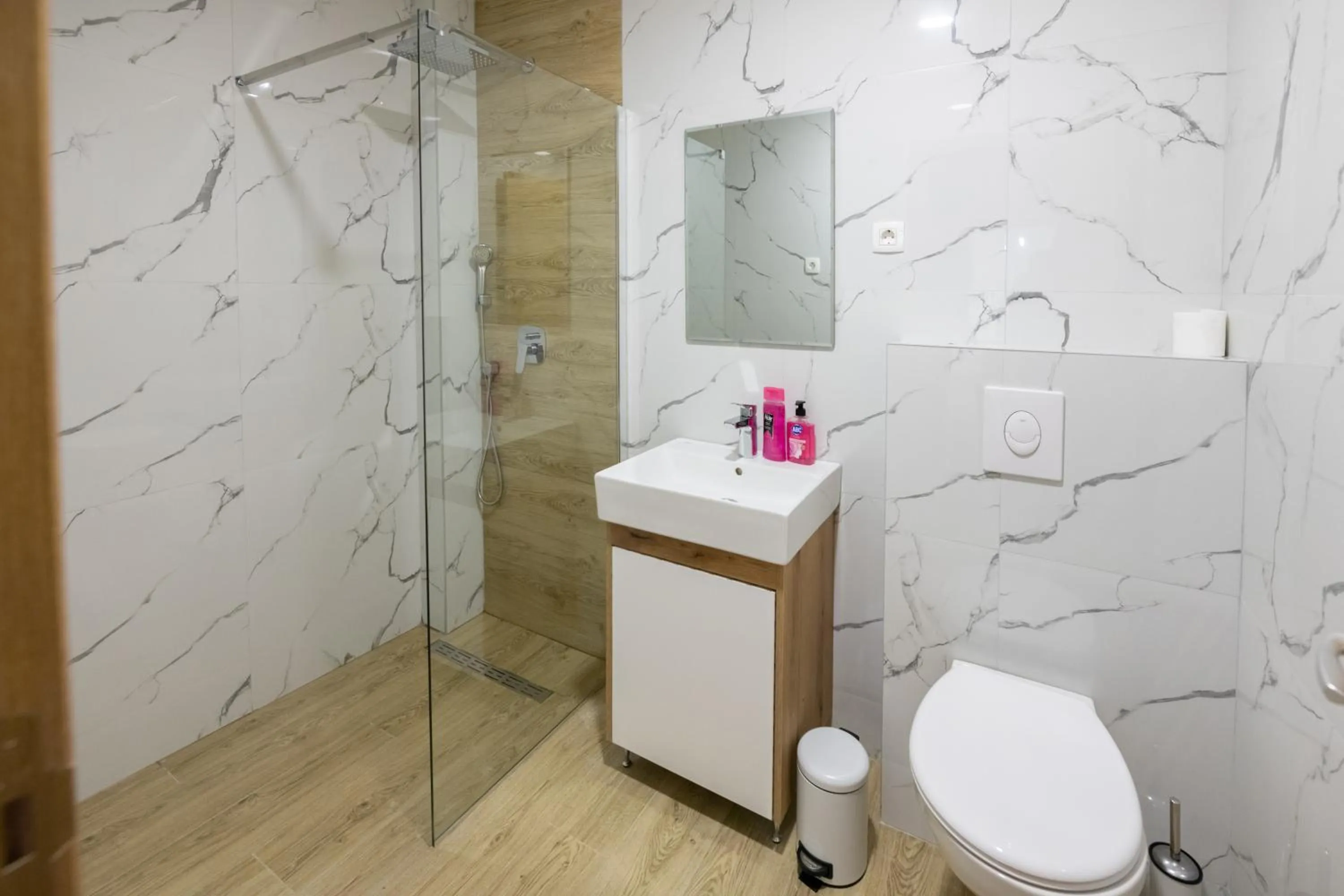 Toilet in Pini Apart-hotel