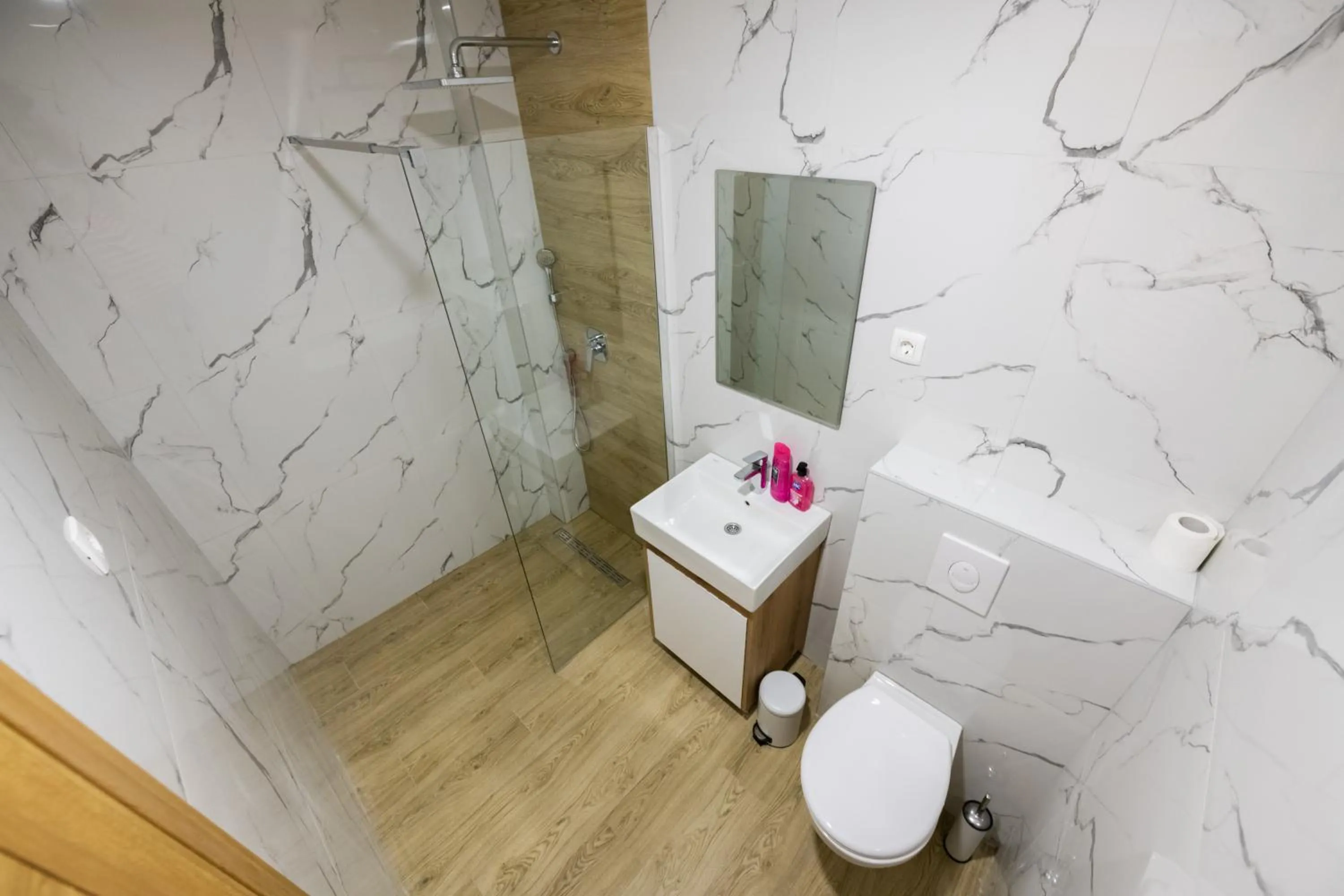 Toilet in Pini Apart-hotel