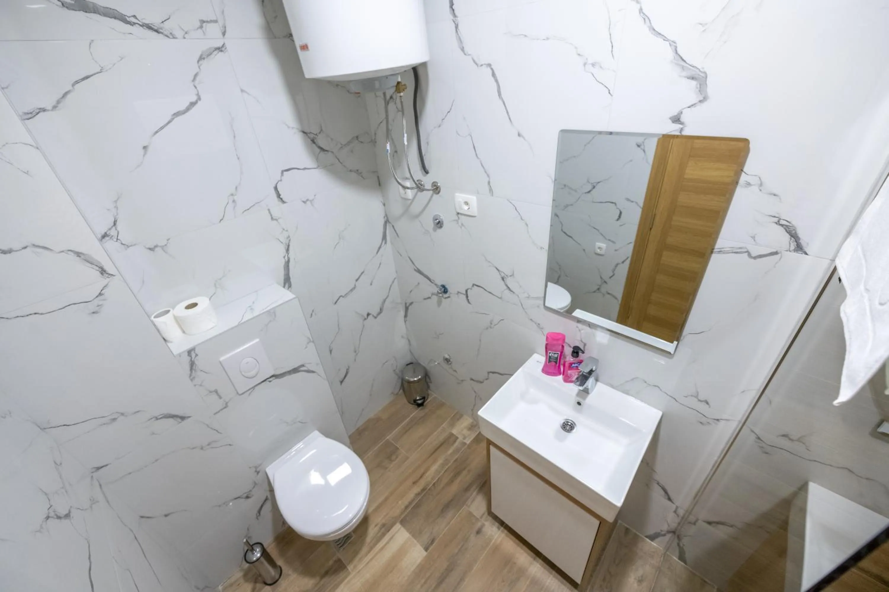 Toilet in Pini Apart-hotel