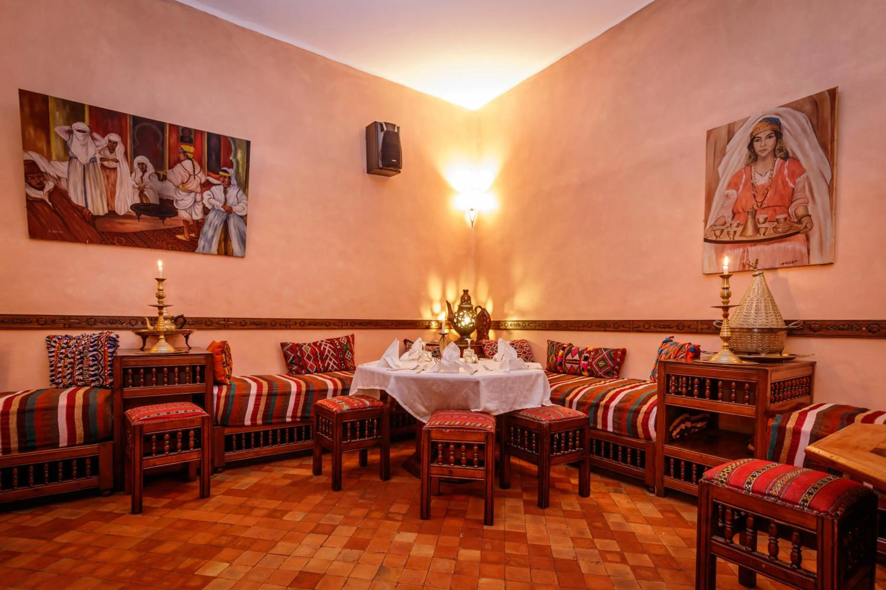 Restaurant/places to eat in Riad Zahra