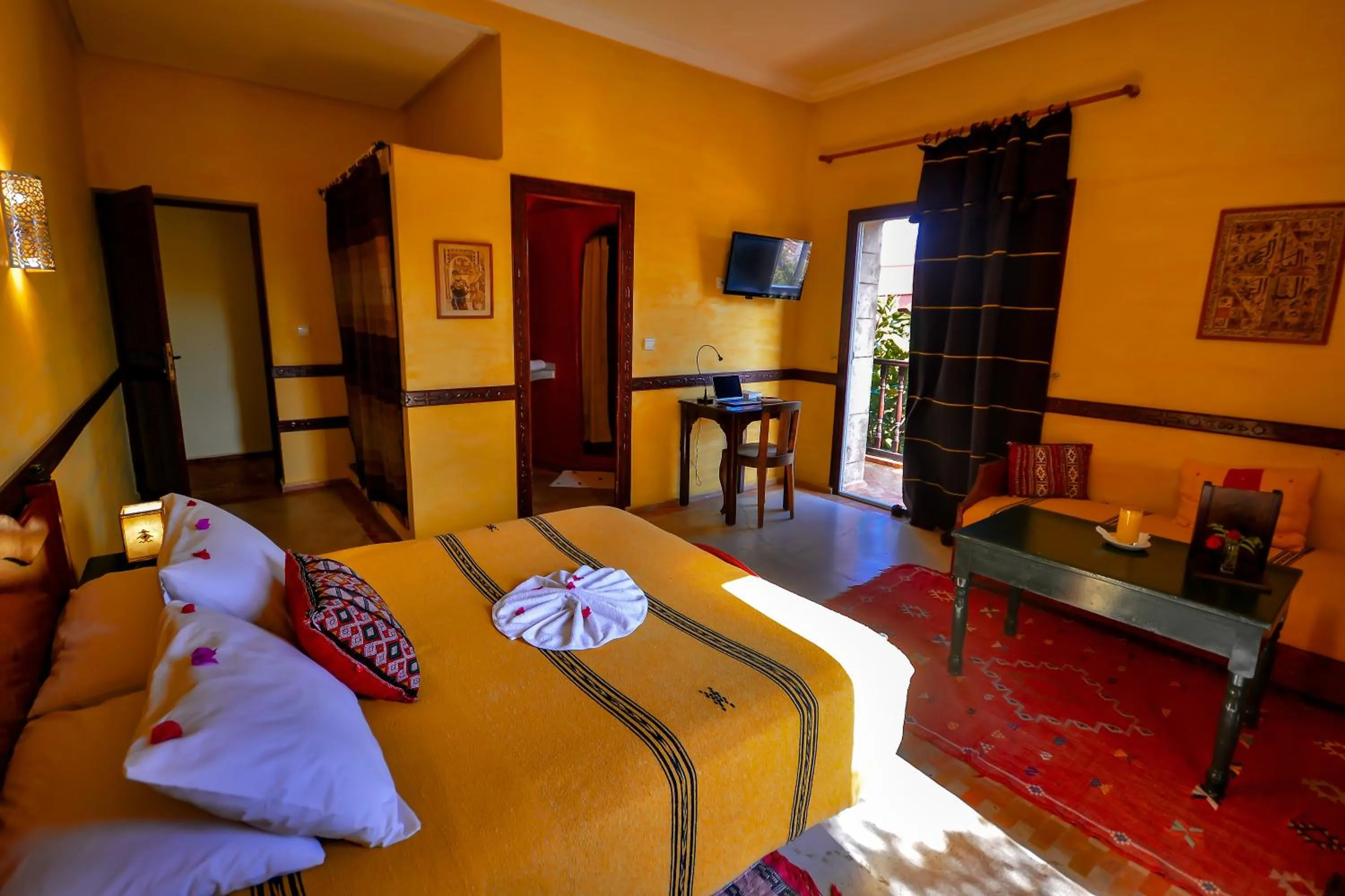 Photo of the whole room, Bed in Riad Zahra