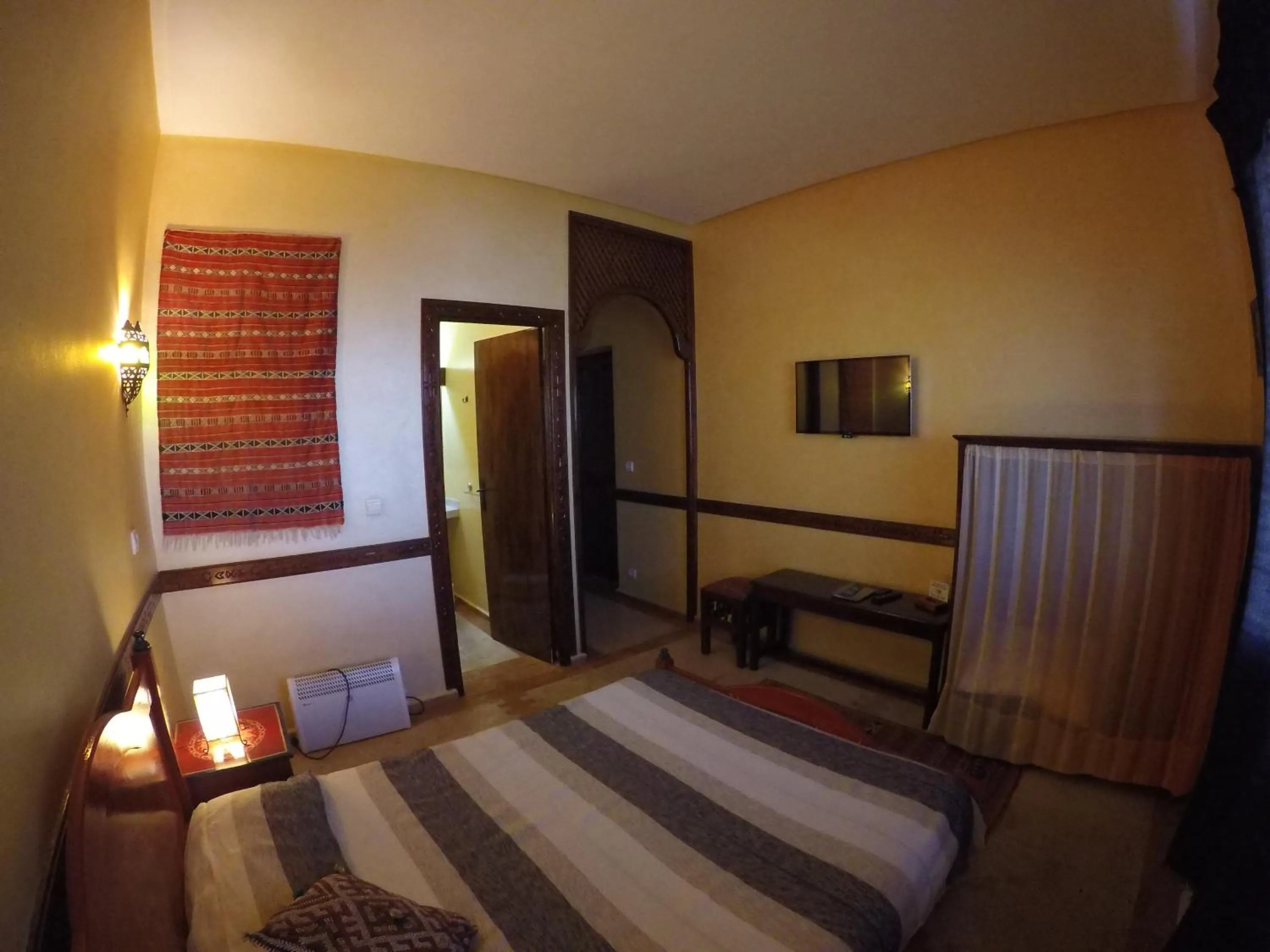 Photo of the whole room, Bed in Riad Zahra