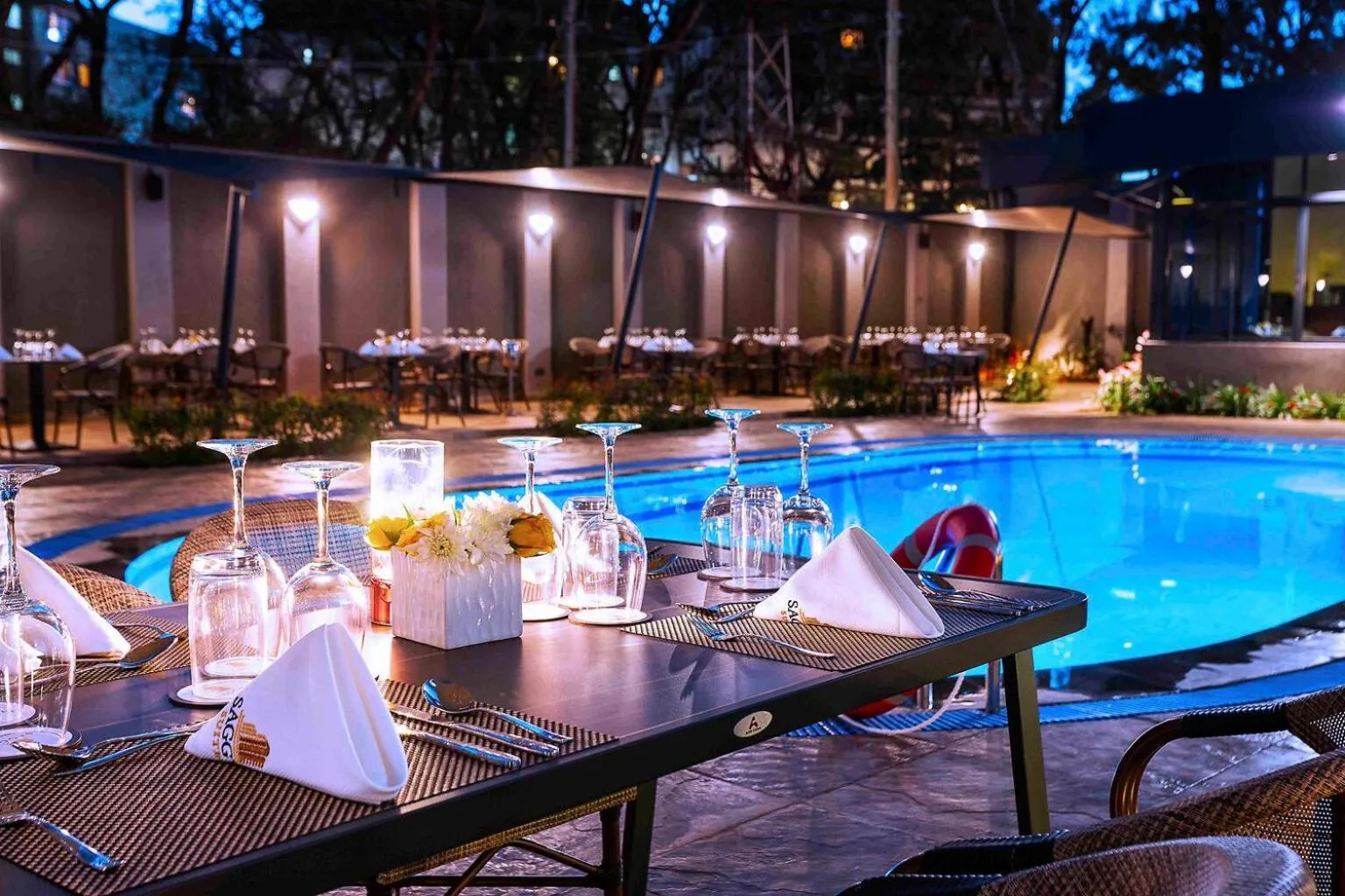 Restaurant/places to eat in Saggys Suites Hotel & Spa