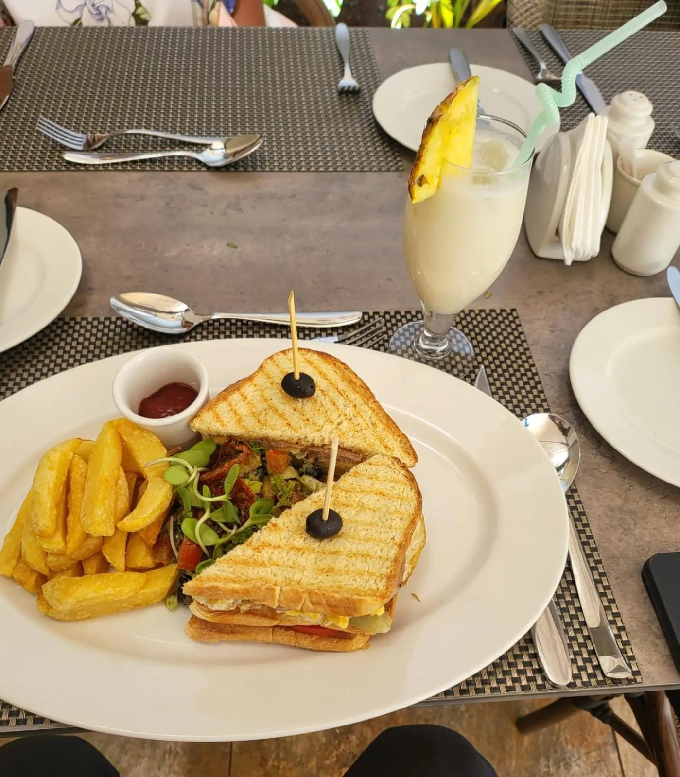 Food and drinks in Saggys Suites Hotel & Spa