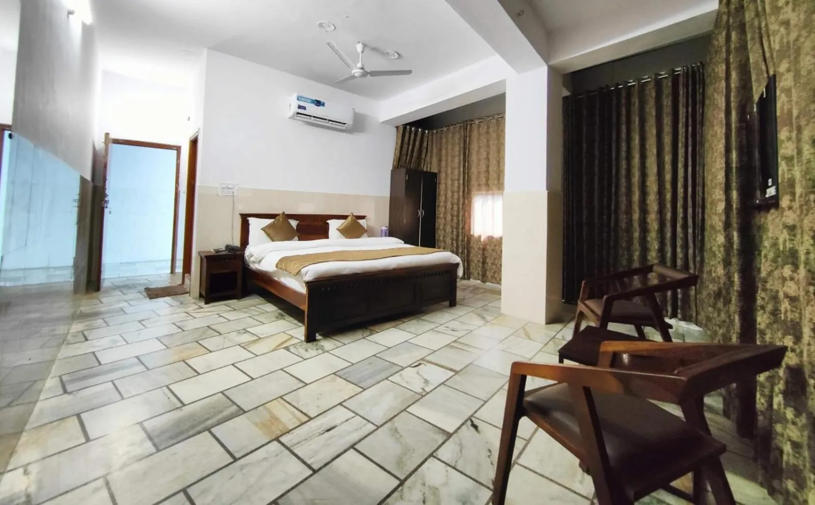 Photo of the whole room in Relax Inn