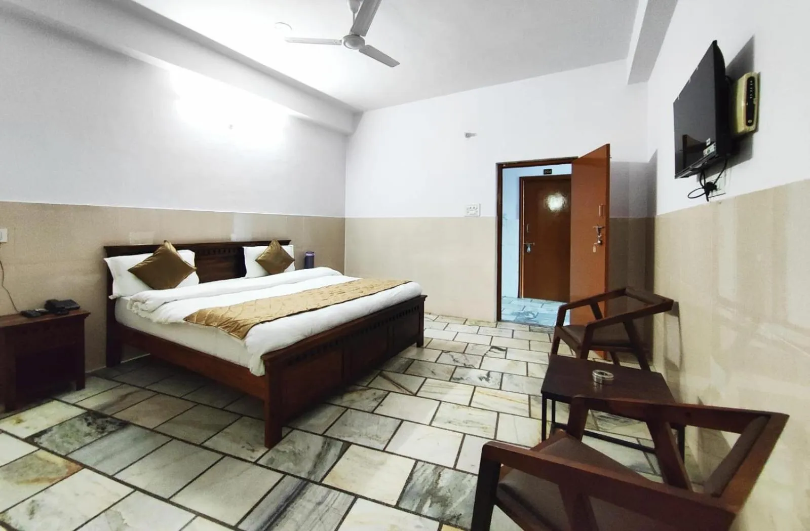 Photo of the whole room in Relax Inn