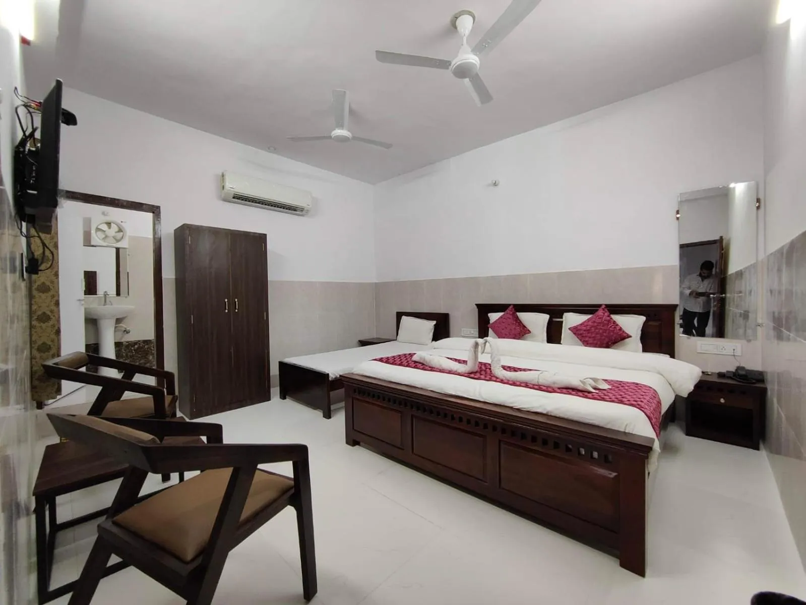 Photo of the whole room in Relax Inn