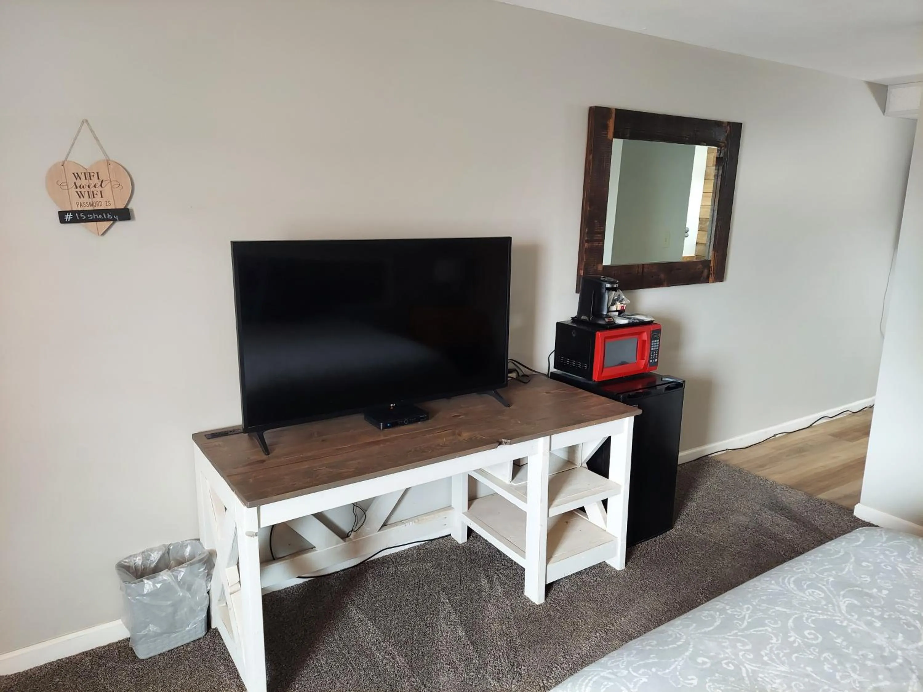 TV and multimedia in Country Inn of Shelby