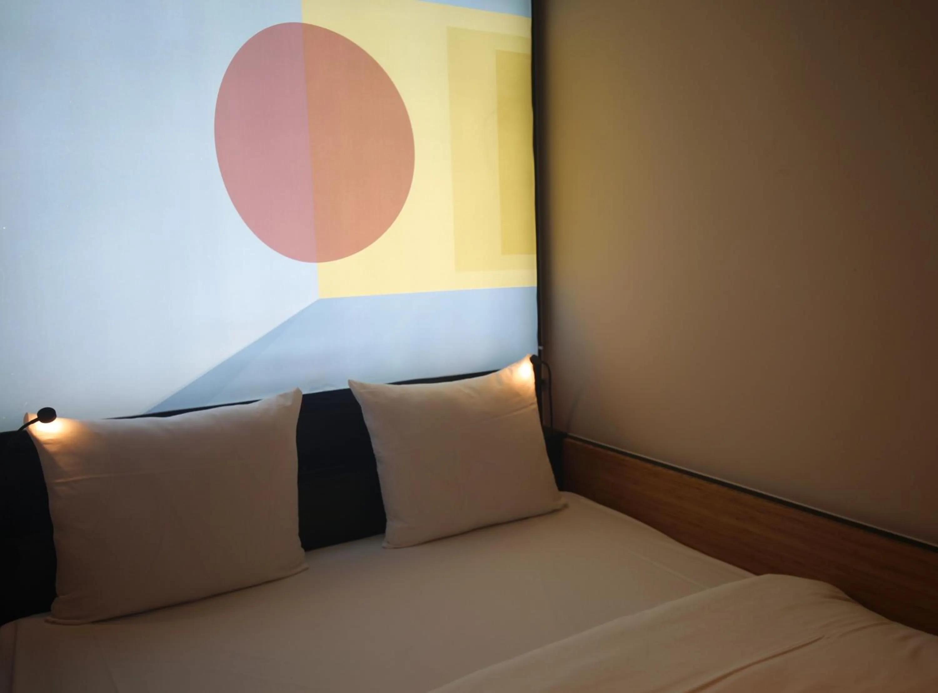 Bedroom, Bed in Poppies