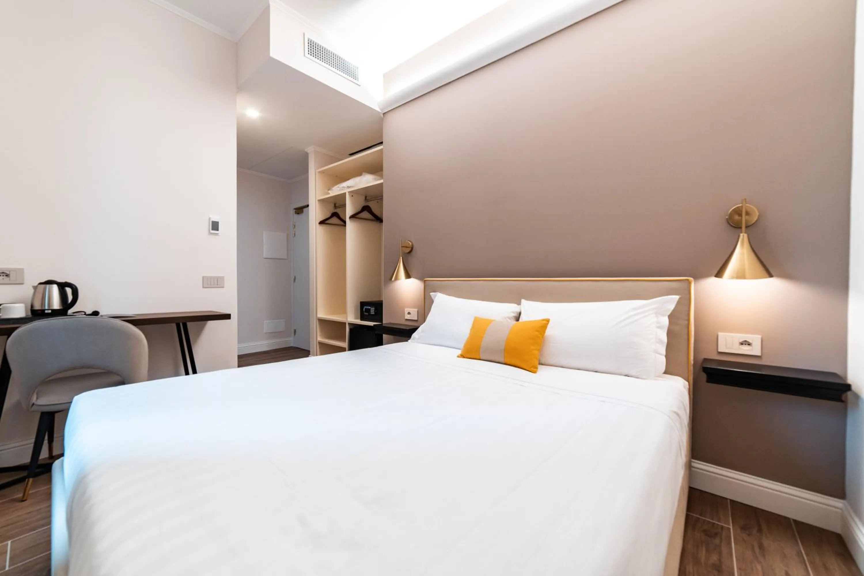 Photo of the whole room, Bed in Hotel del Conte