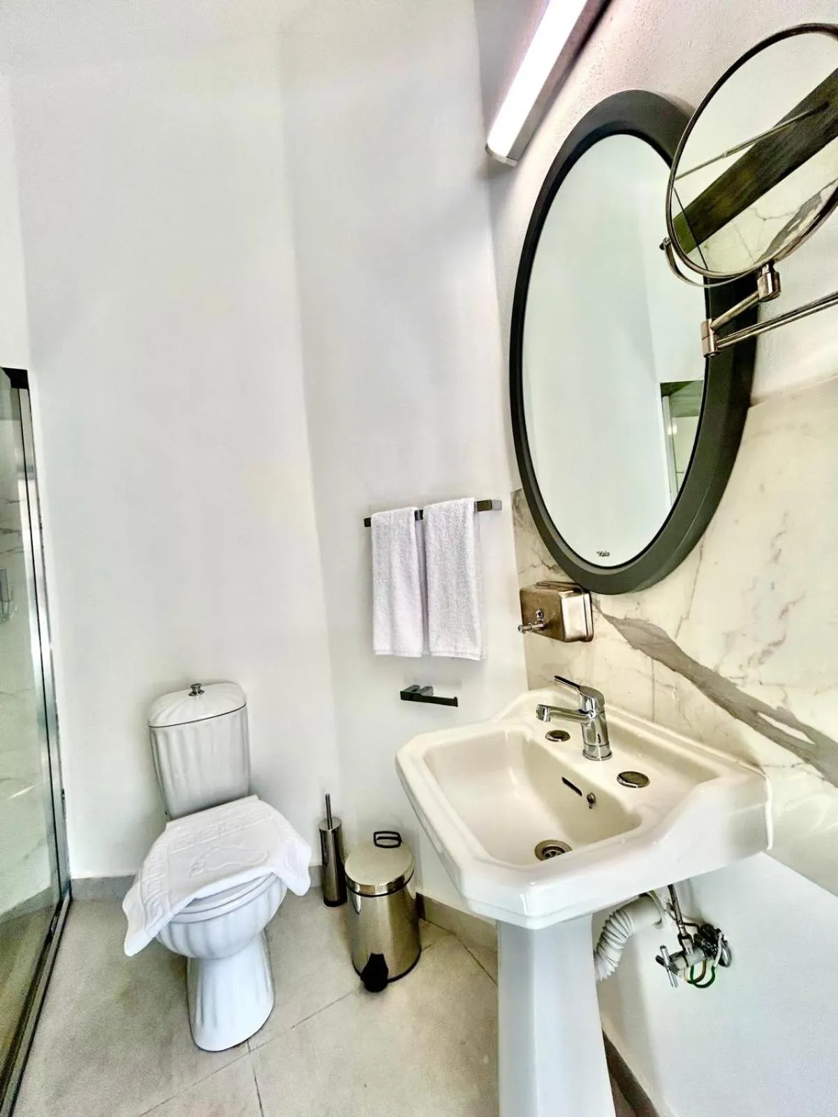 Bathroom in Royal Goddess Guest House, Walled City