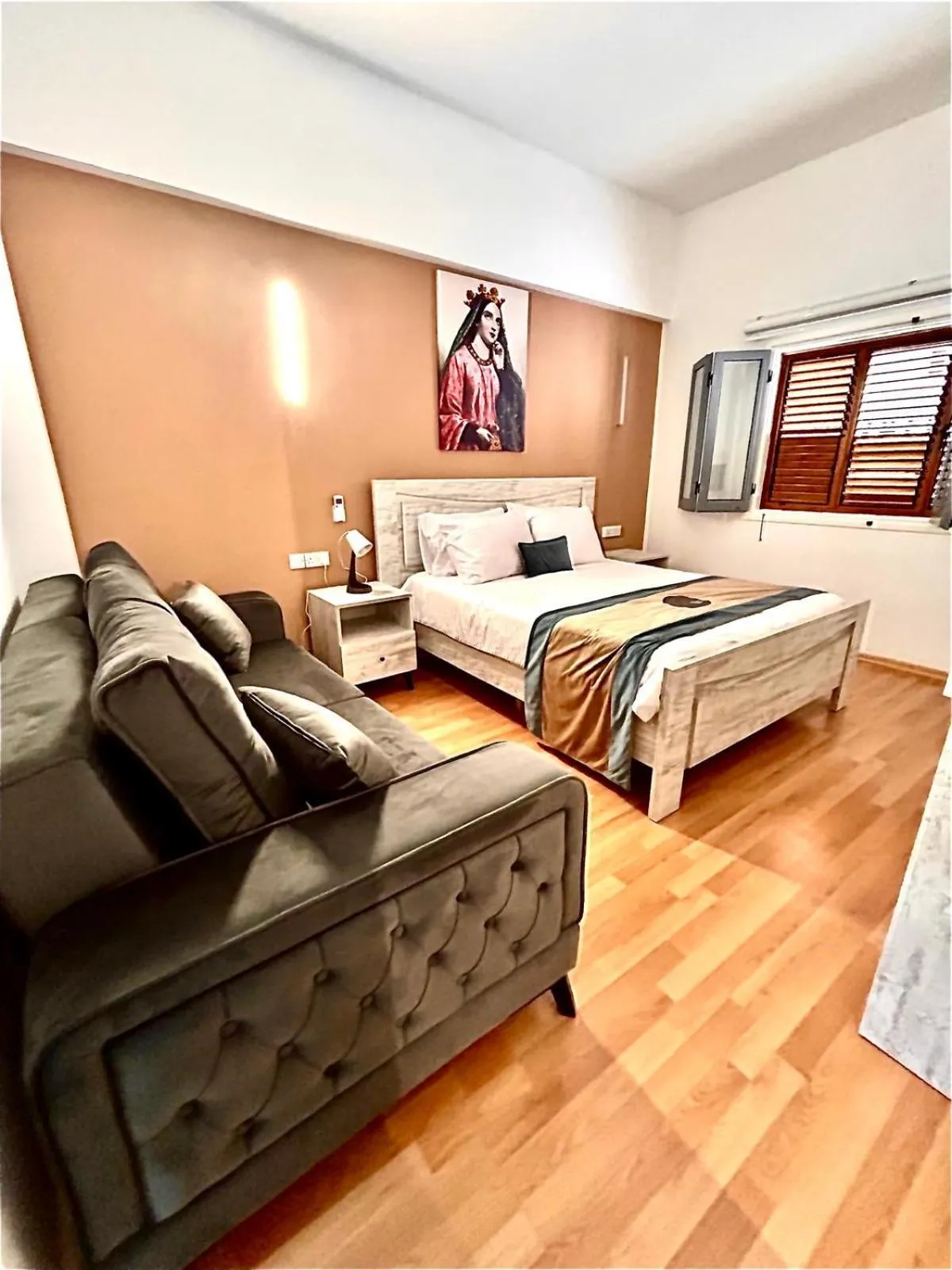 Photo of the whole room, Bed in Royal Goddess Guest House, Walled City