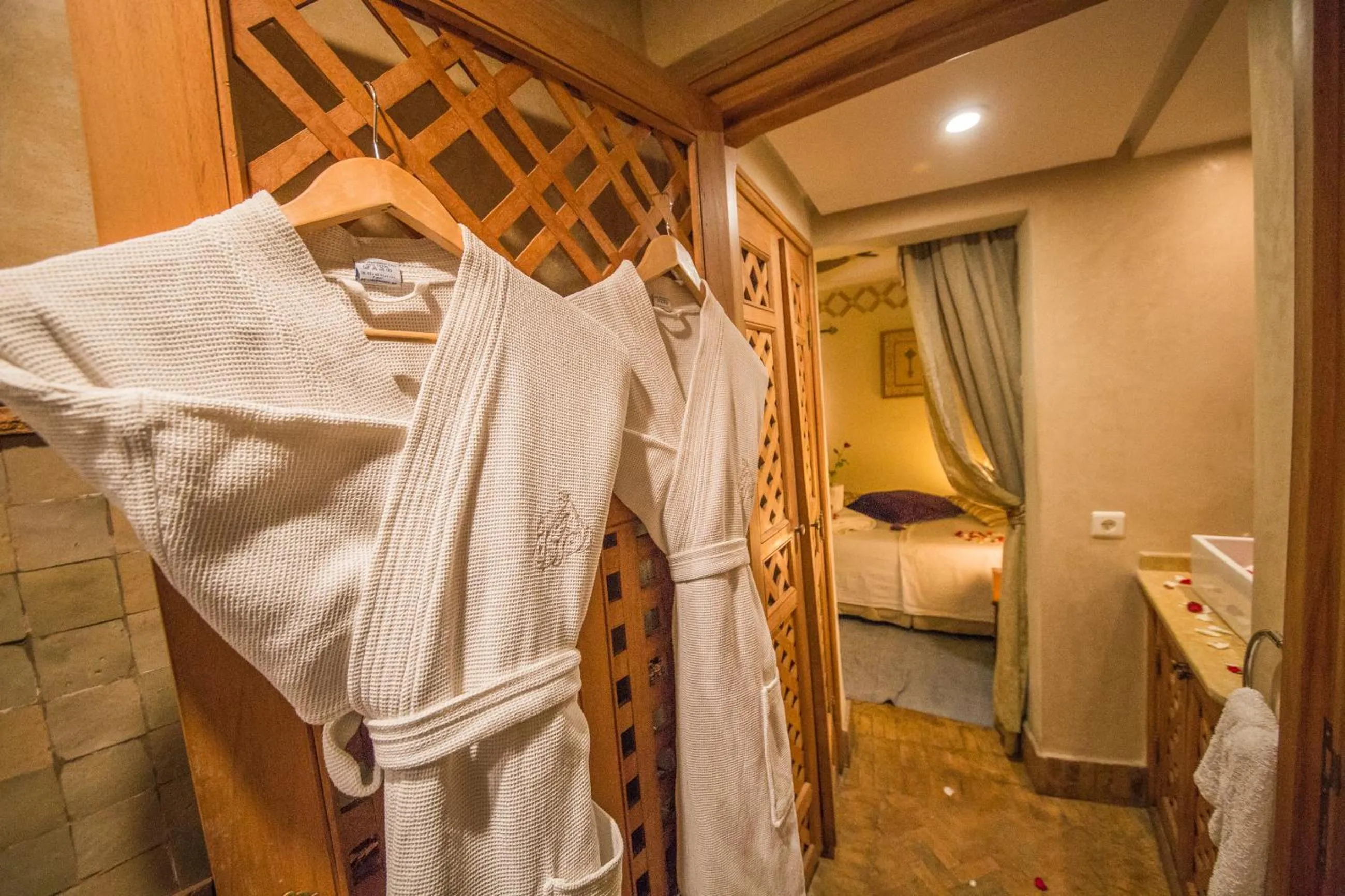 Bathroom, Bed in Dar victoria