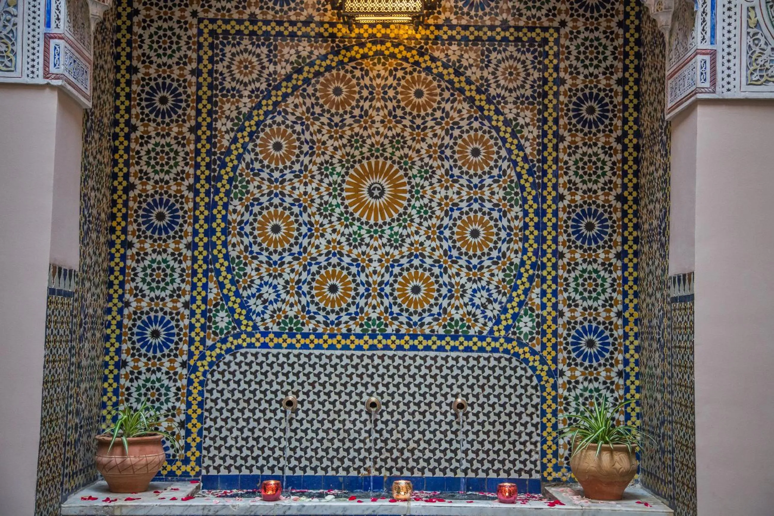 Decorative detail in Dar victoria