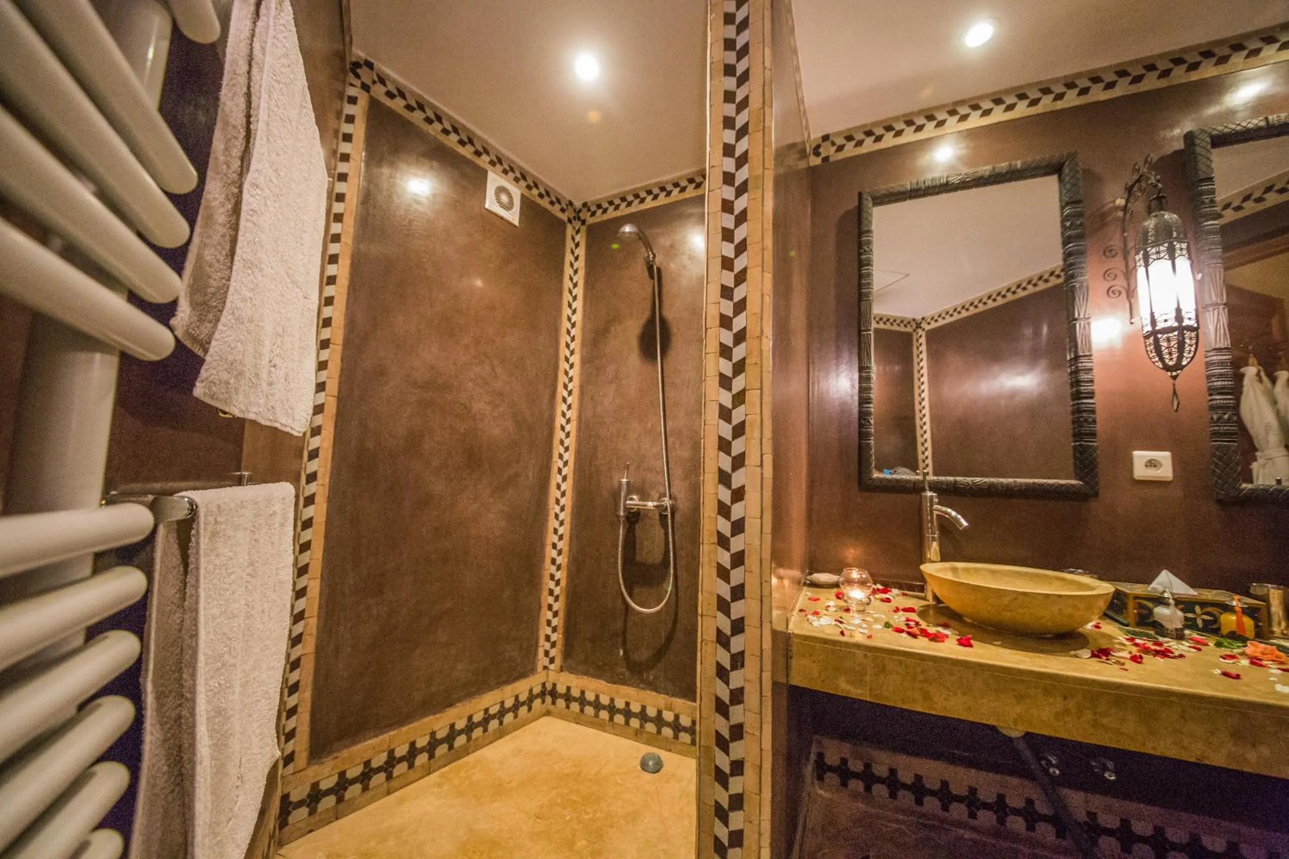 Shower in Dar victoria