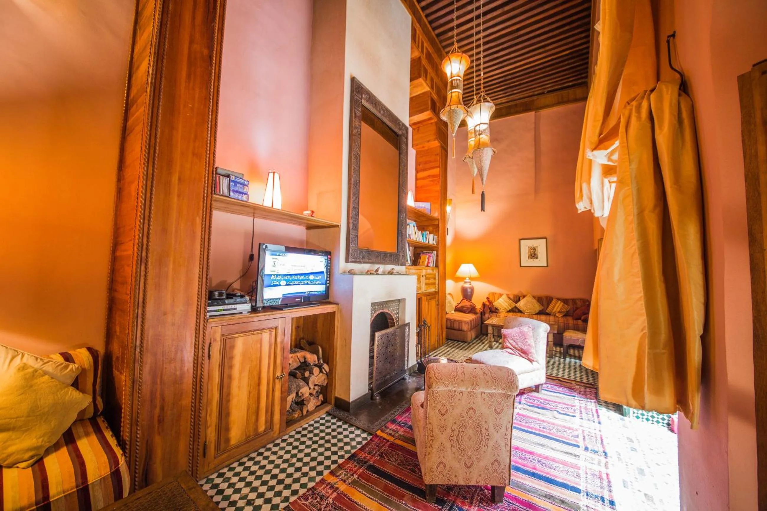 Library, Bed in Dar victoria