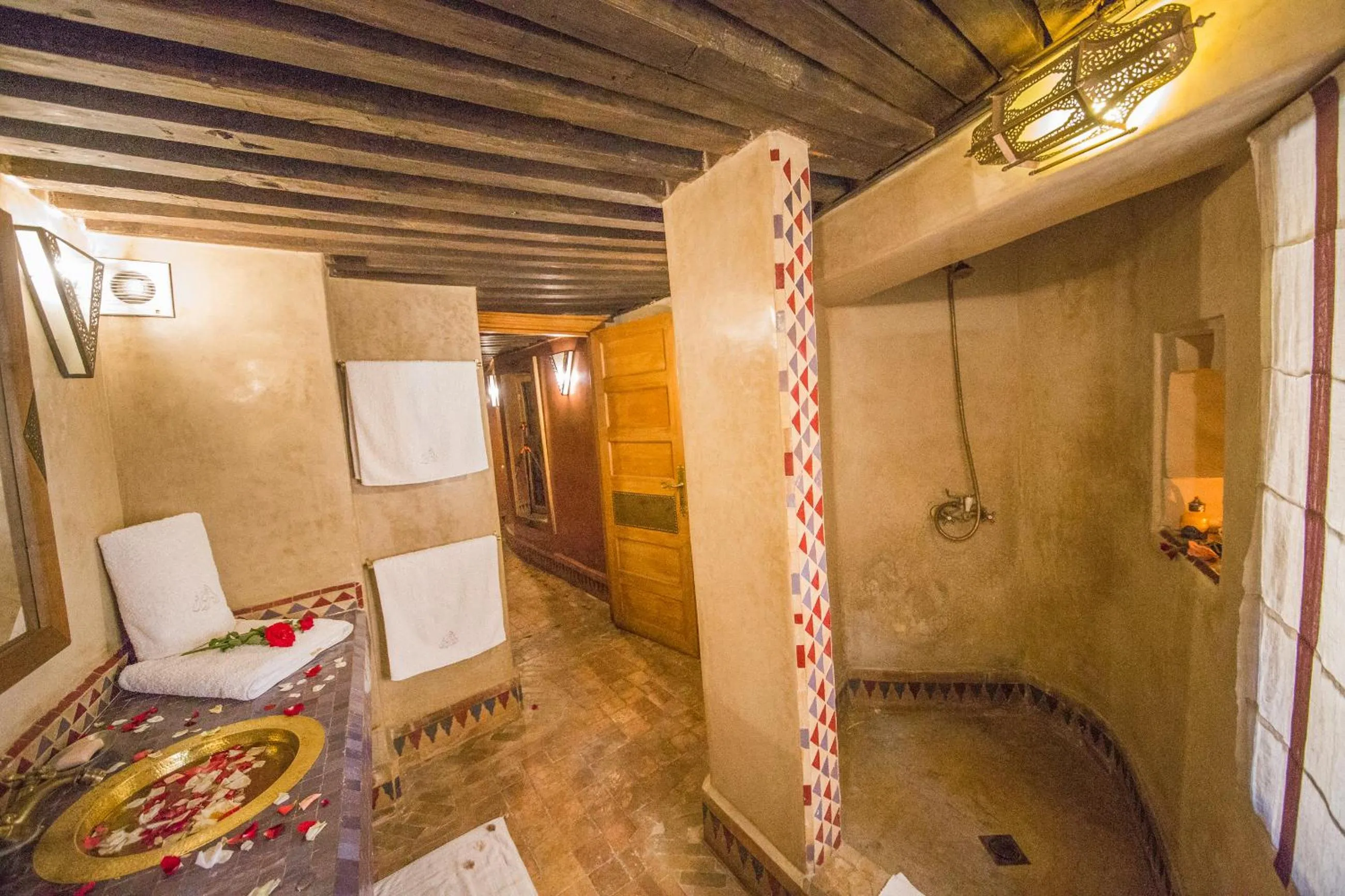 Shower, Bed in Dar victoria