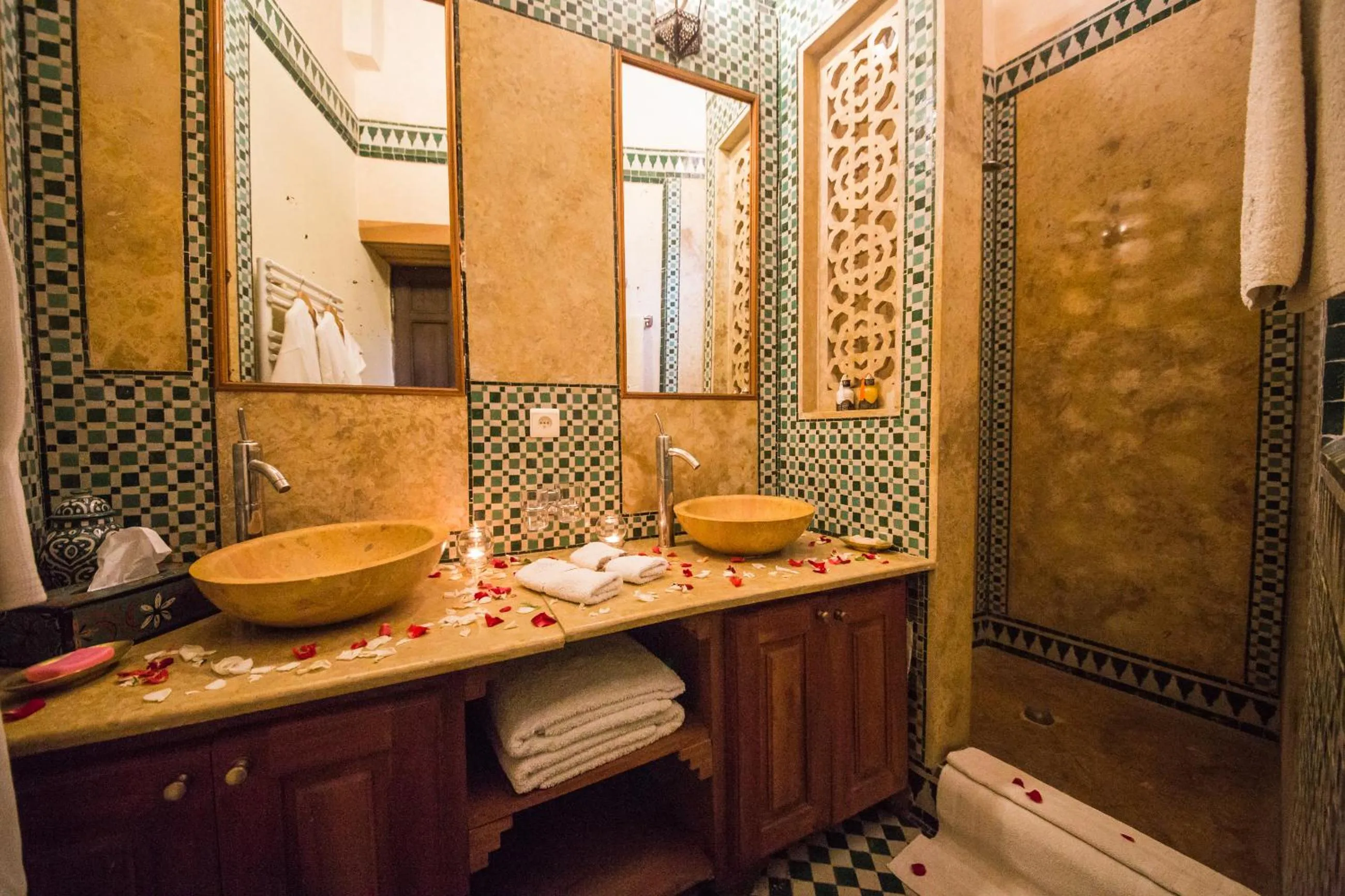 Shower in Dar victoria