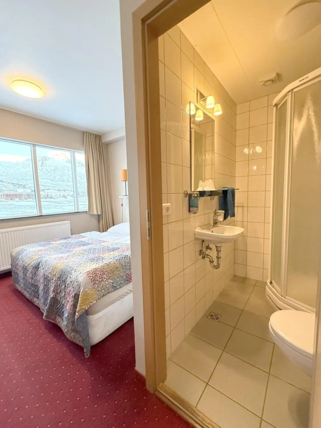 Bathroom, Bed in Hótel Dalvík