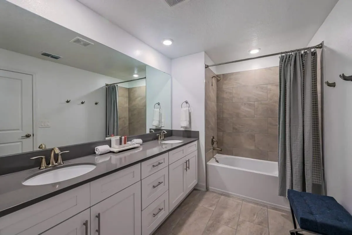 Brand New Corner Lot Pond View Vacation Home