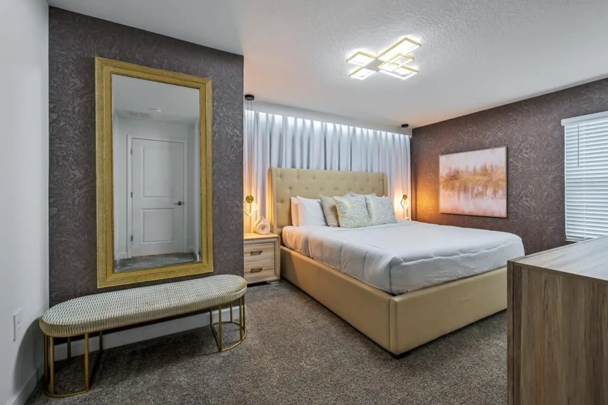 Bed in Brand New Corner Lot Pond View Vacation Home