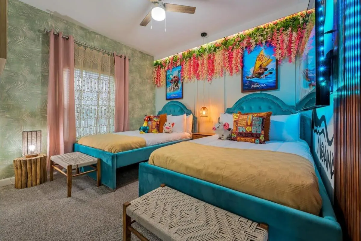 Bed in Brand New Corner Lot Pond View Vacation Home