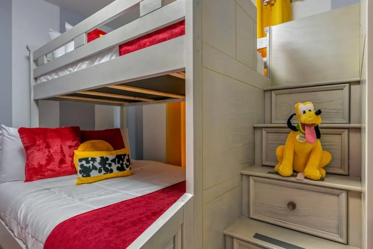 Bed in Brand New Corner Lot Pond View Vacation Home