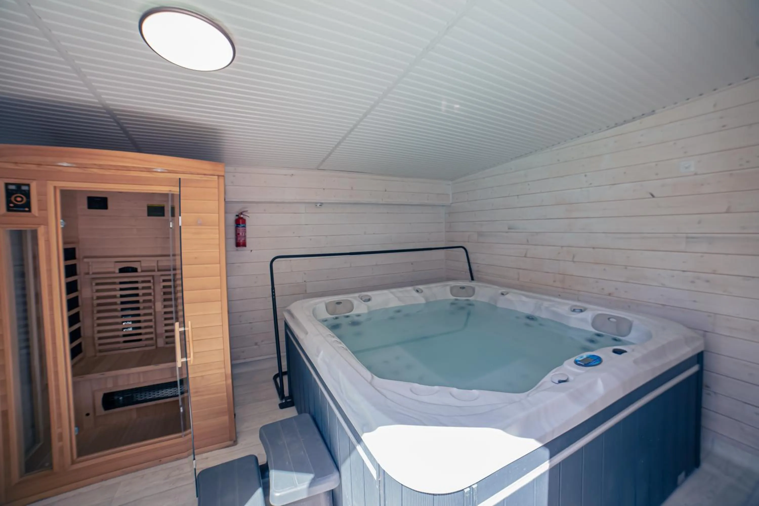 VILLA piscine-spa-sauna, 25 personnes, 5 mn océan