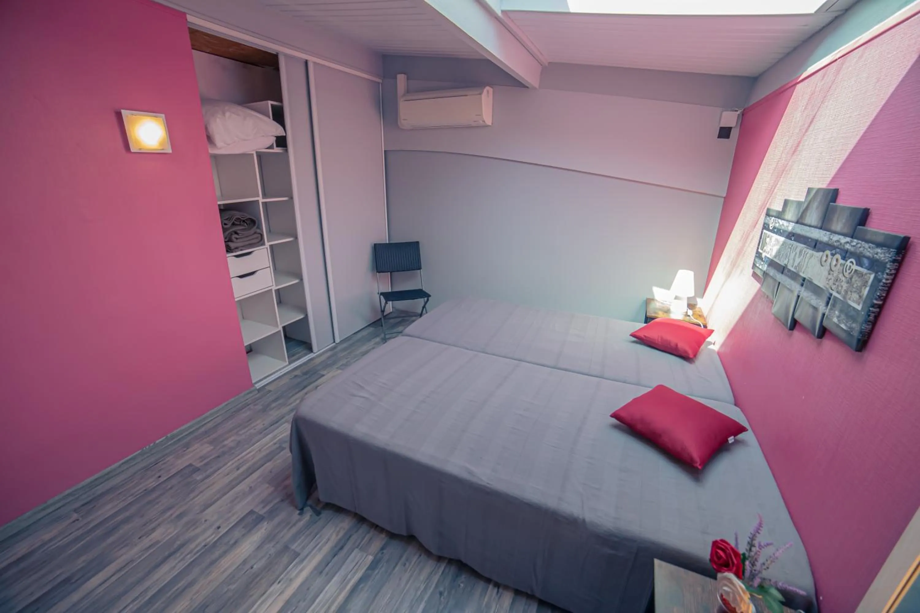Bed in VILLA piscine-spa-sauna, 25 personnes, 5 mn océan
