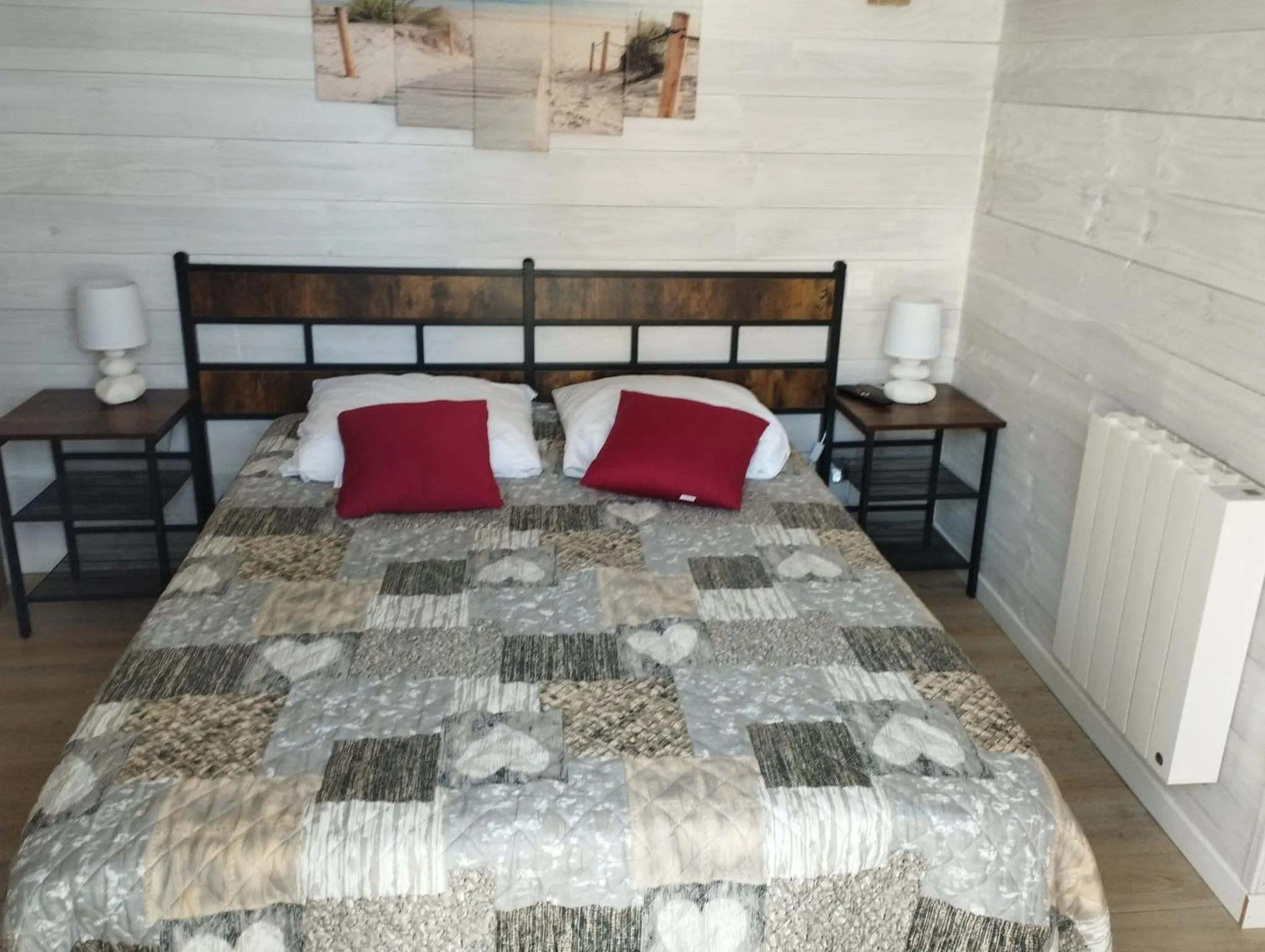 Bed in VILLA piscine-spa-sauna, 25 personnes, 5 mn océan