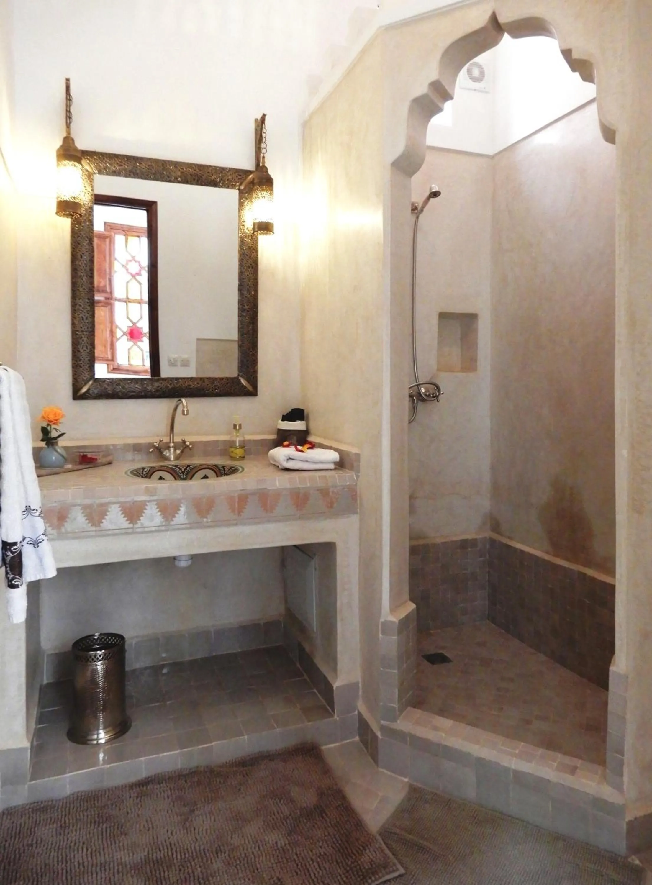 Shower in Riad Carina