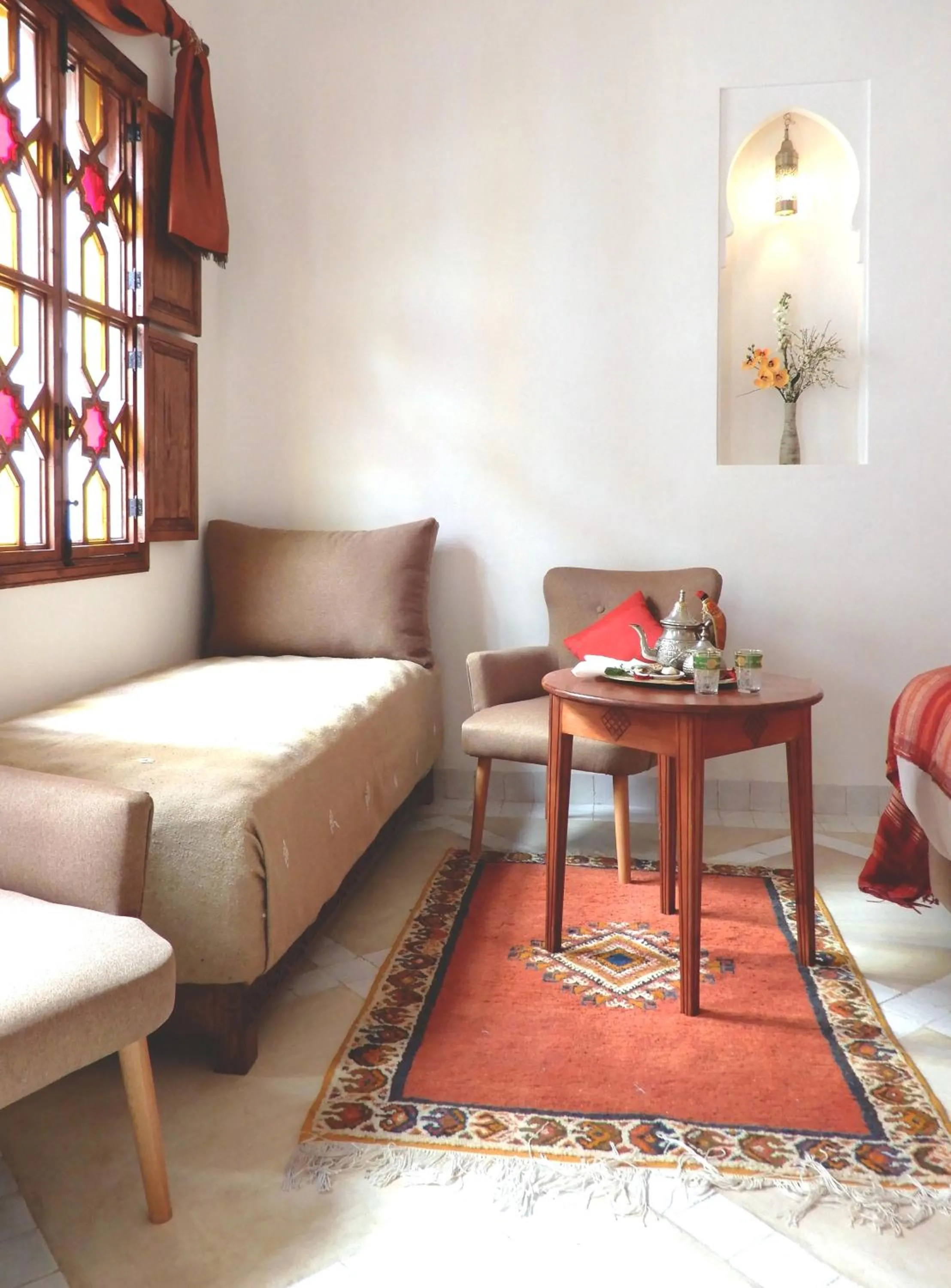 Seating area, Bed in Riad Carina