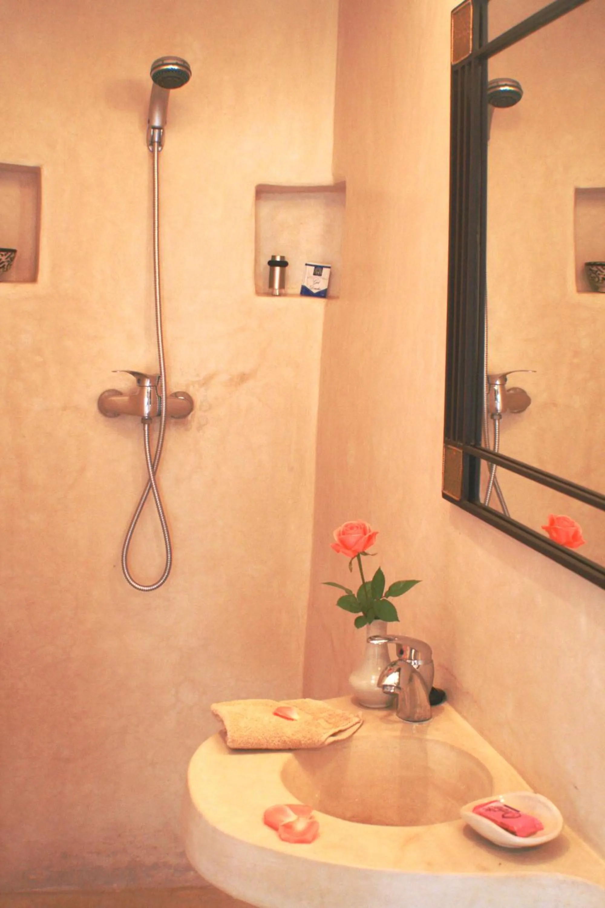 Shower in Riad Carina
