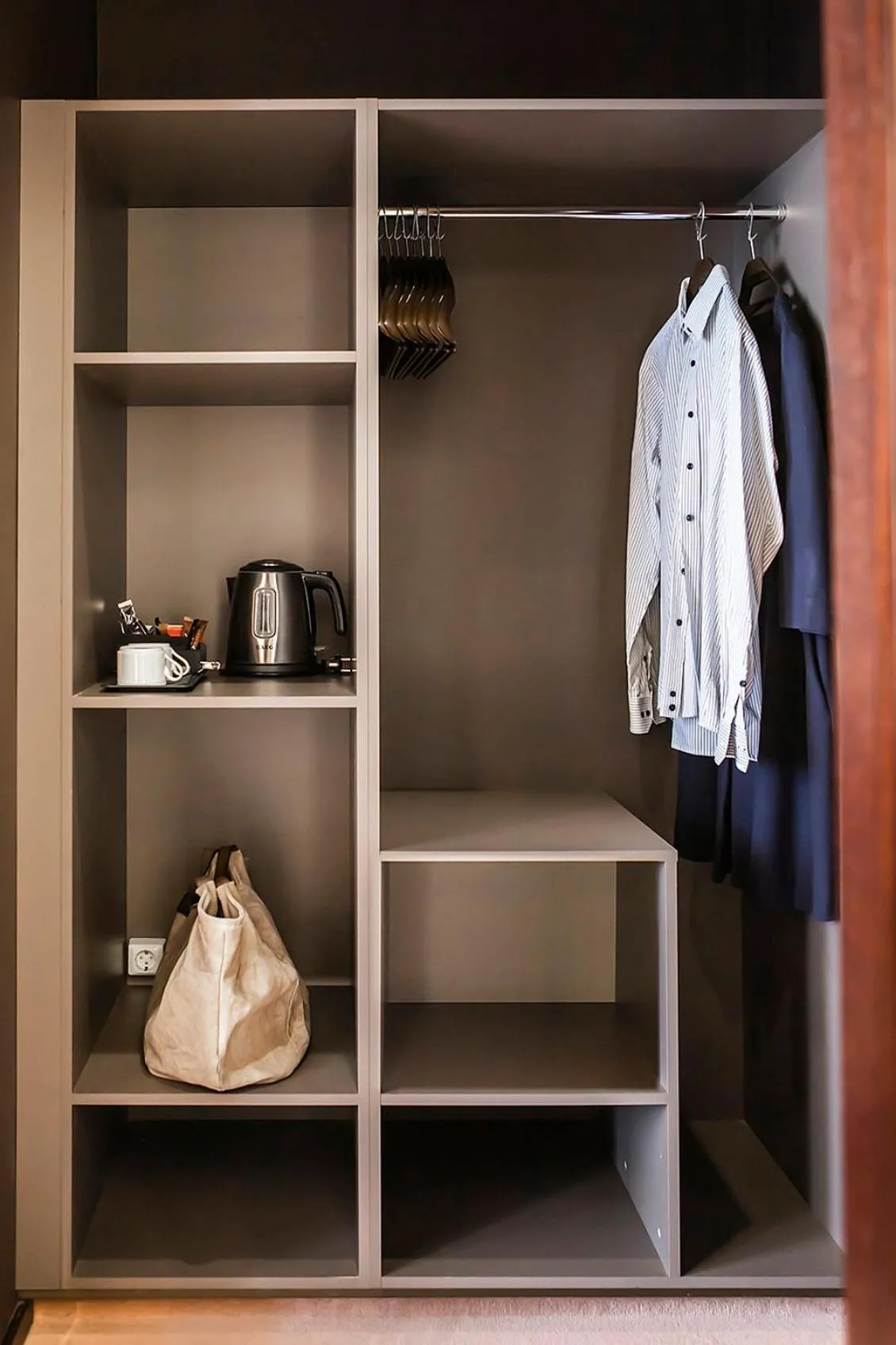 Coffee/tea facilities in Hotel Holt - The Art Hotel