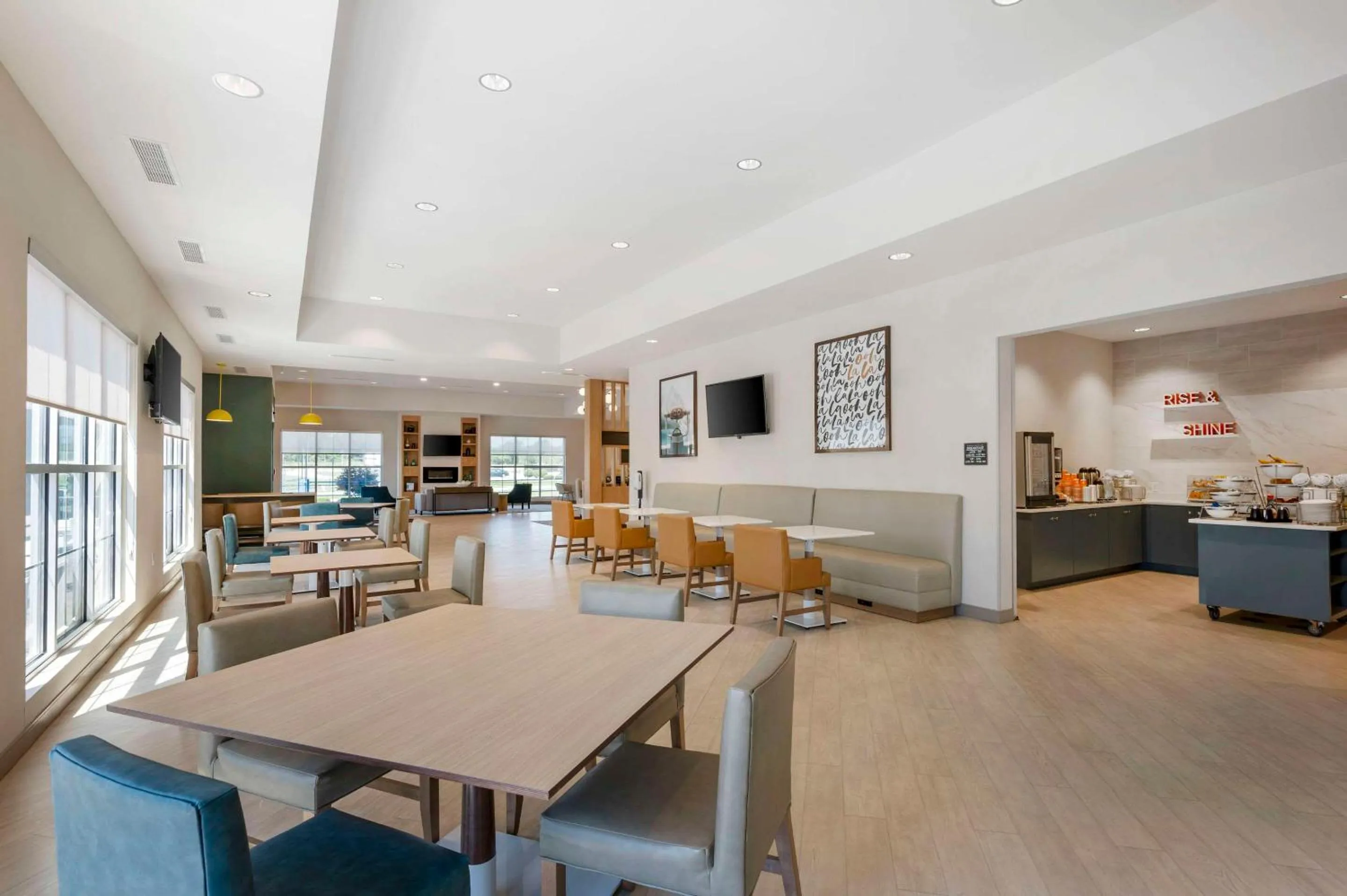 Breakfast in Comfort Suites