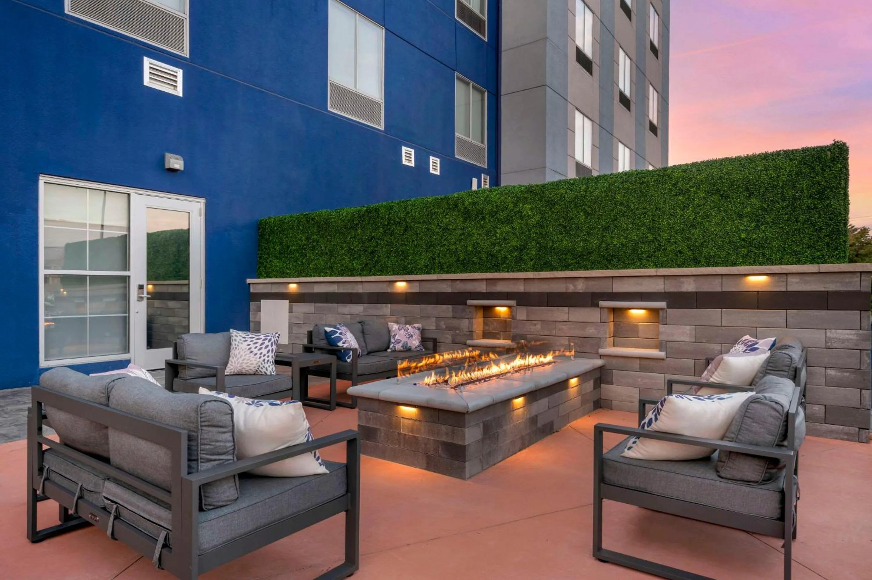 Property building in Comfort Suites