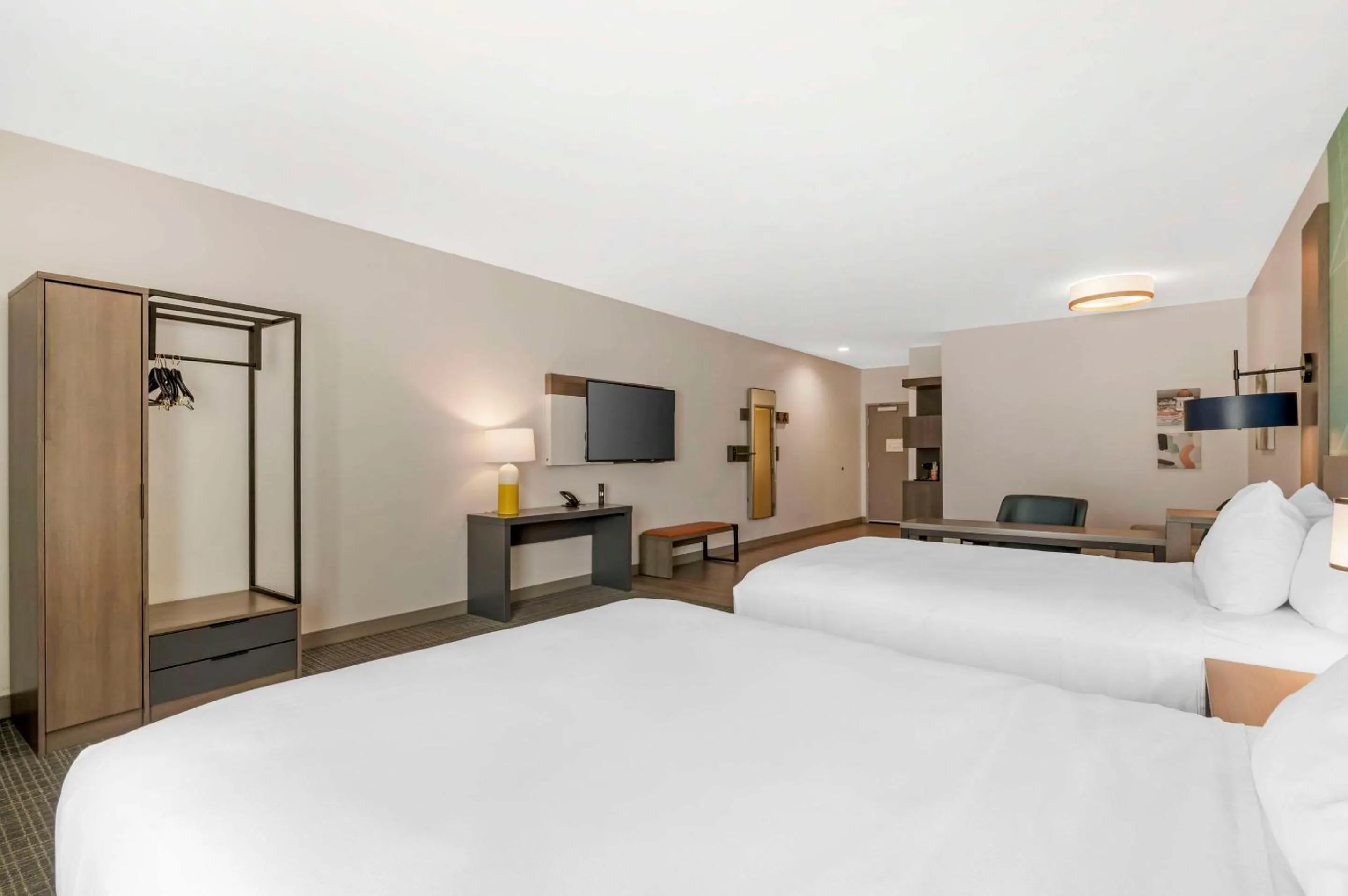 Bedroom, Bed in Comfort Suites