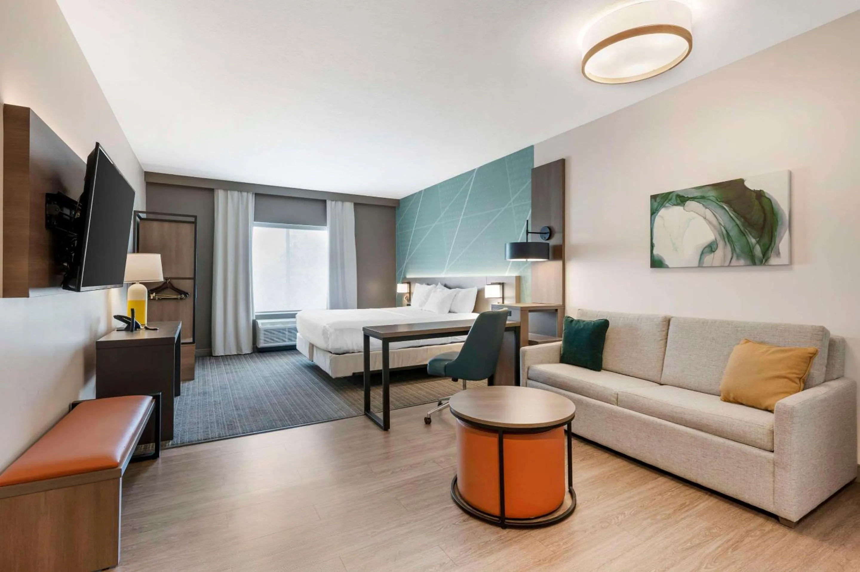 Bedroom, Bed in Comfort Suites