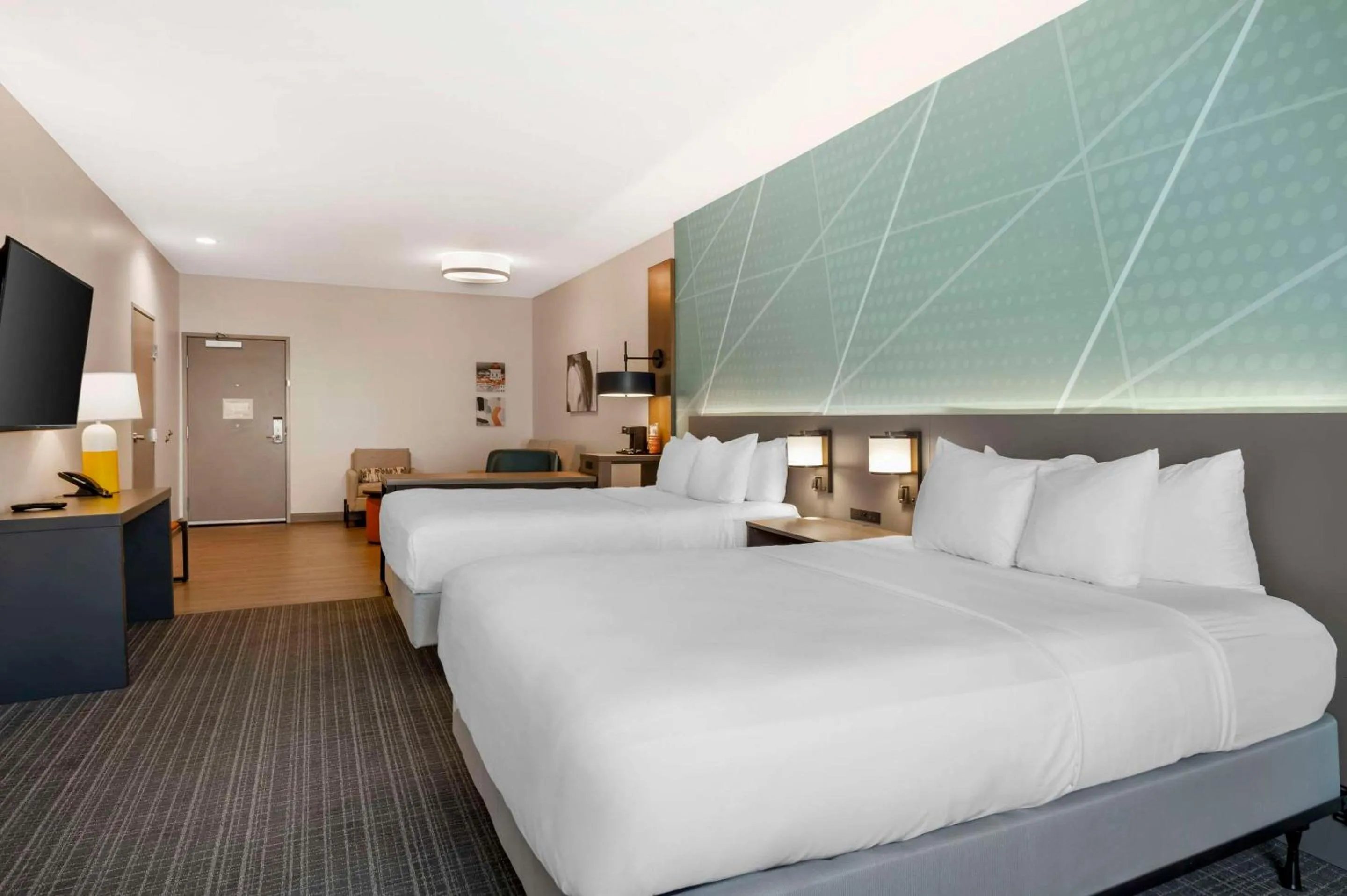 Bedroom, Bed in Comfort Suites