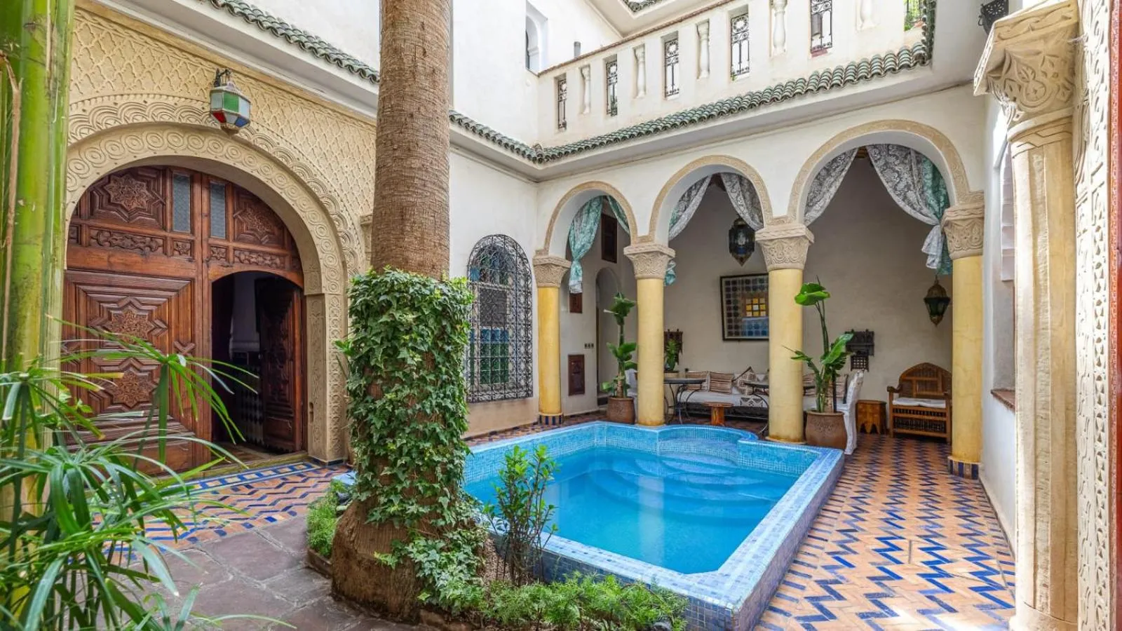 Swimming pool in Riad Maison Arabo-Andalouse