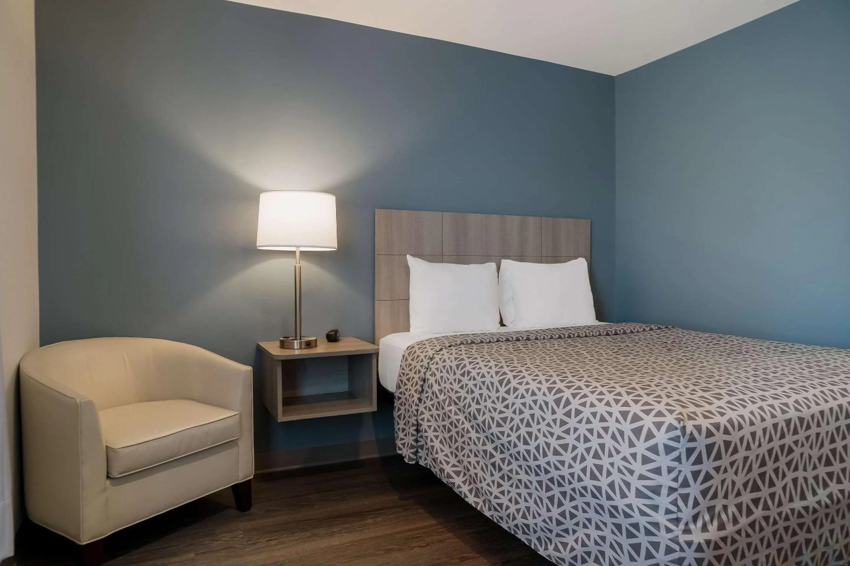 Bedroom, Bed in WoodSpring Suites Detroit Sterling Heights