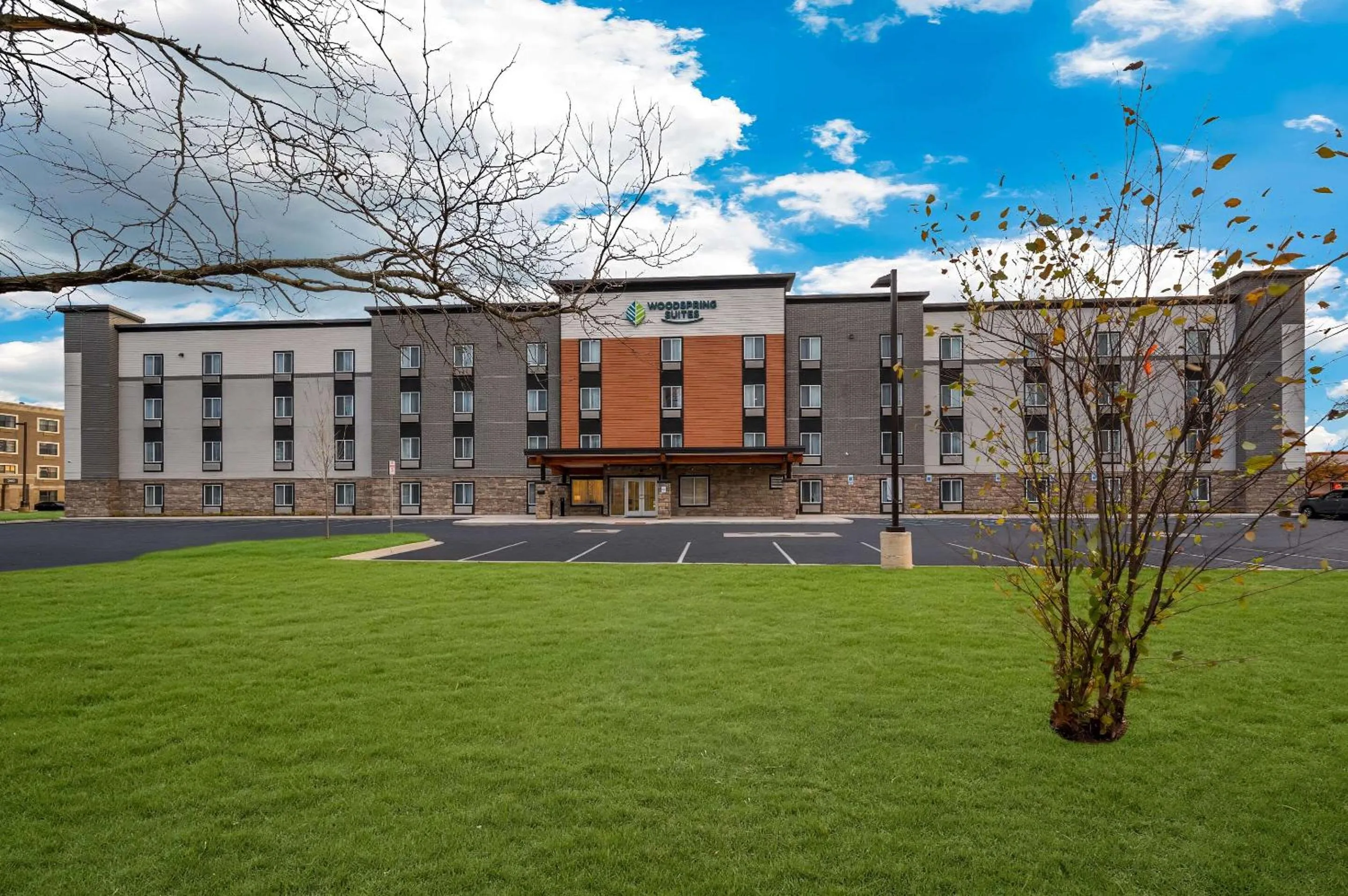 Property building in WoodSpring Suites Dearborn Detroit