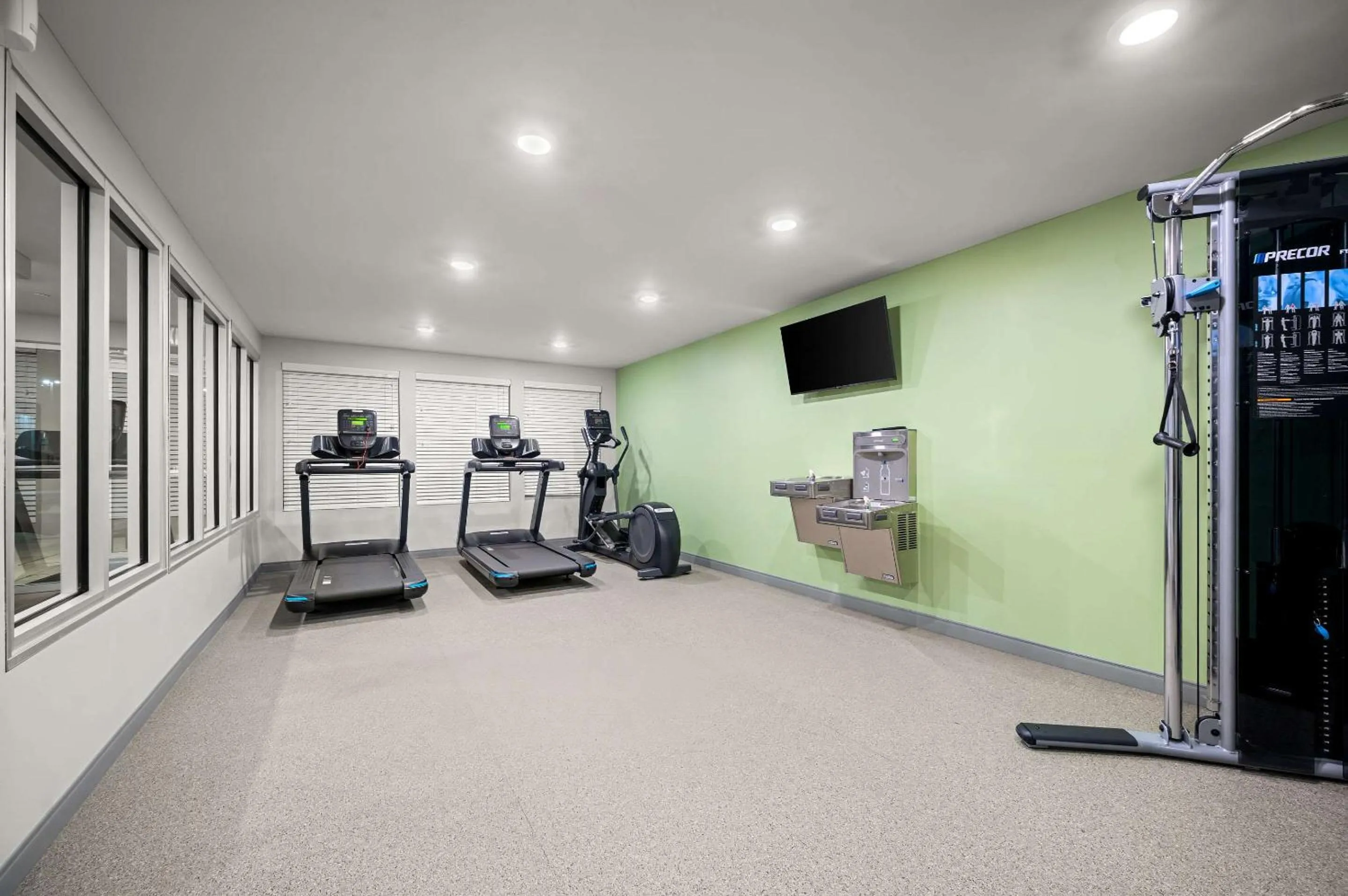 Fitness centre/facilities in WoodSpring Suites Dearborn Detroit