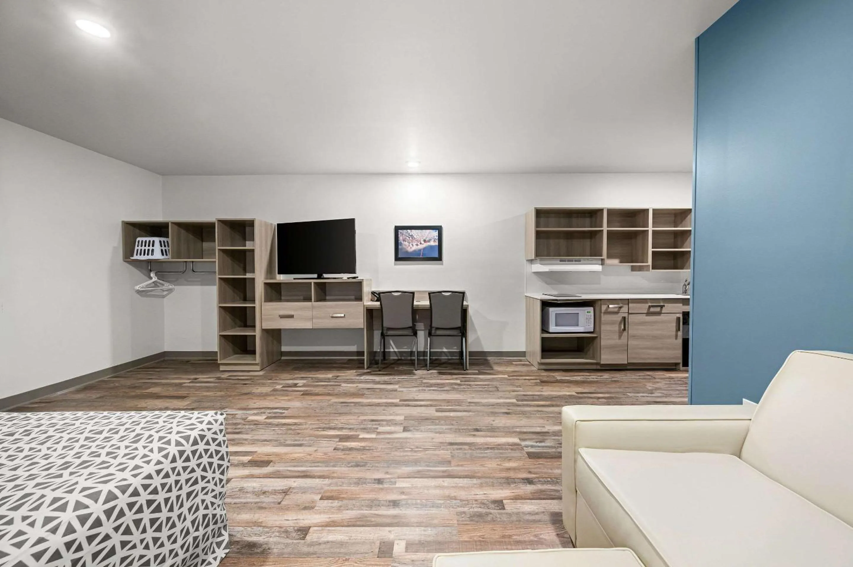 Kitchen or kitchenette in WoodSpring Suites Dearborn Detroit